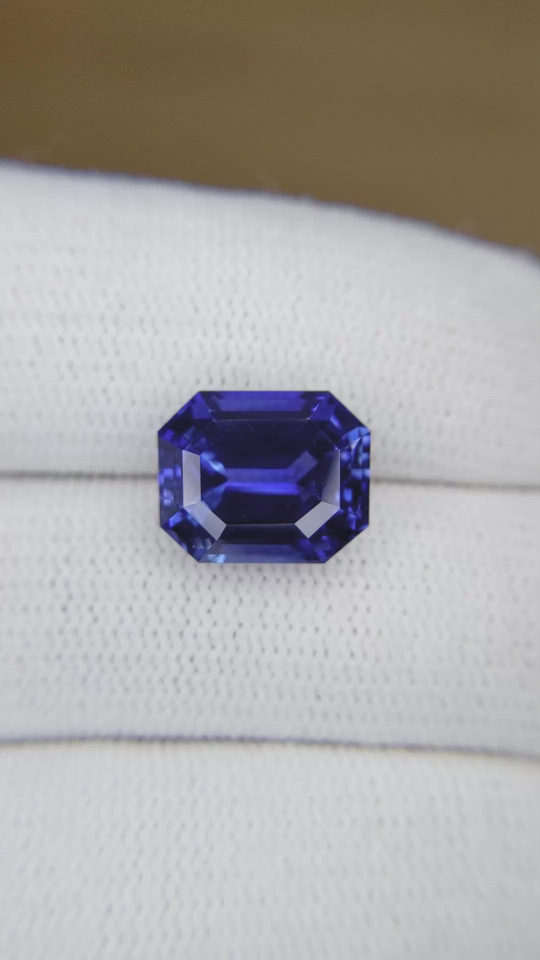 7.98 Ct. Blue Sapphire from Ceylon (Sri Lanka) Size Video