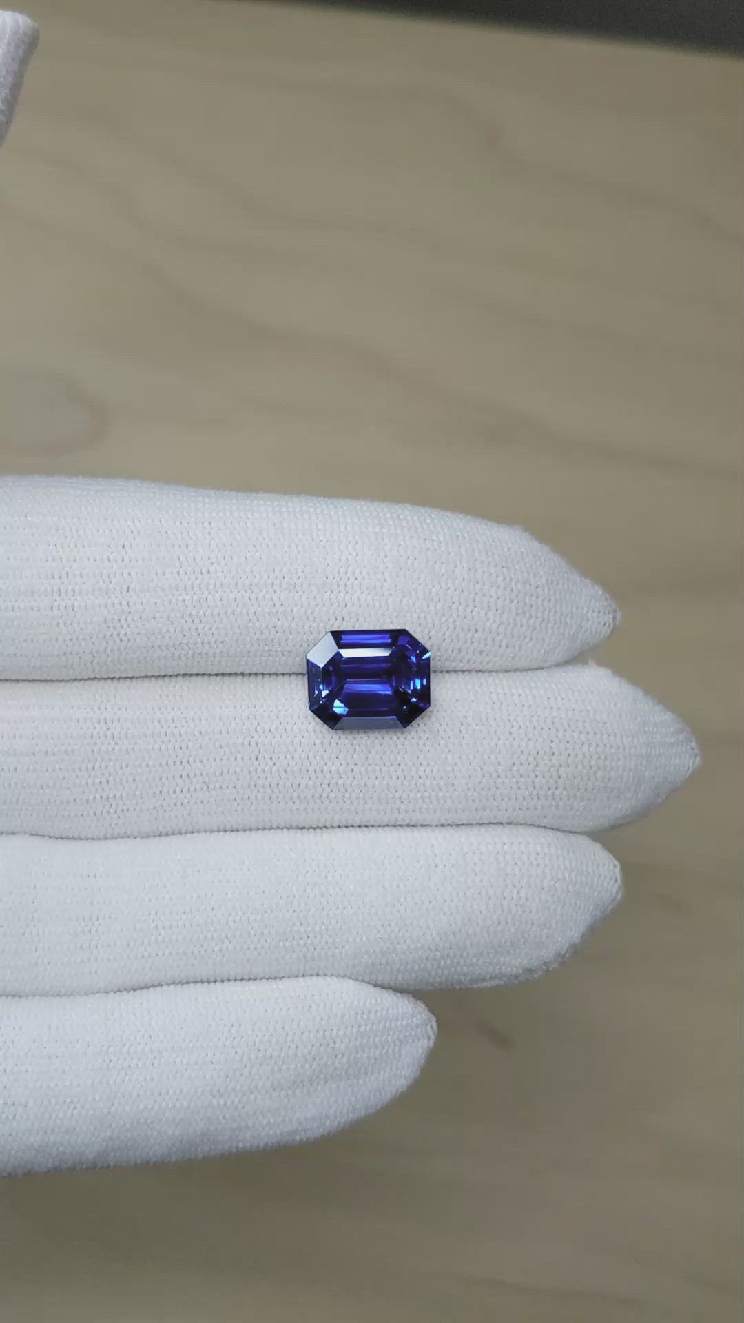7.98 Ct. Blue Sapphire from Ceylon (Sri Lanka) Size Video