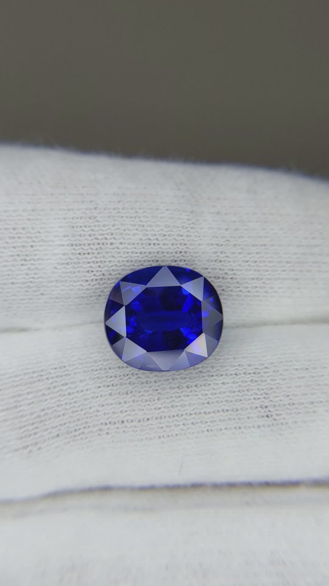 6.11 Ct. Blue Sapphire from Ceylon (Sri Lanka) Size Video