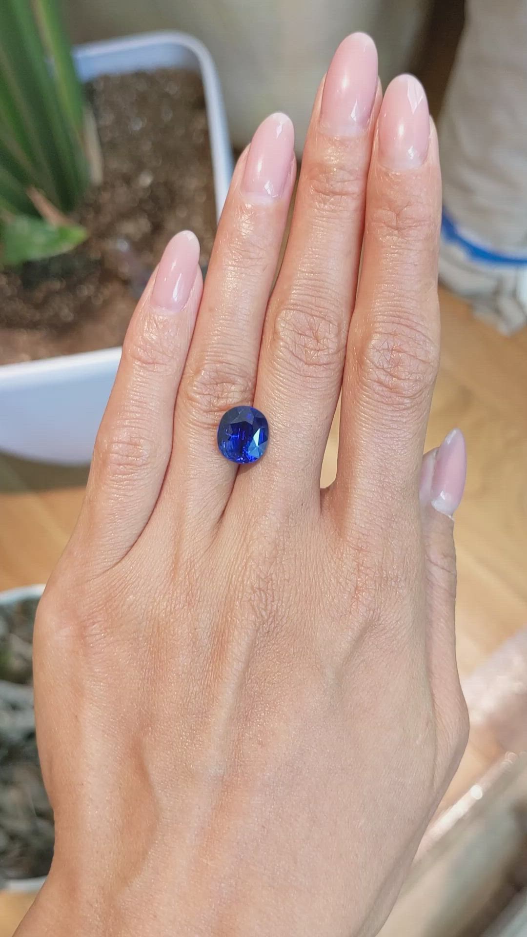 6.11 Ct. Blue Sapphire from Ceylon (Sri Lanka) Size Video