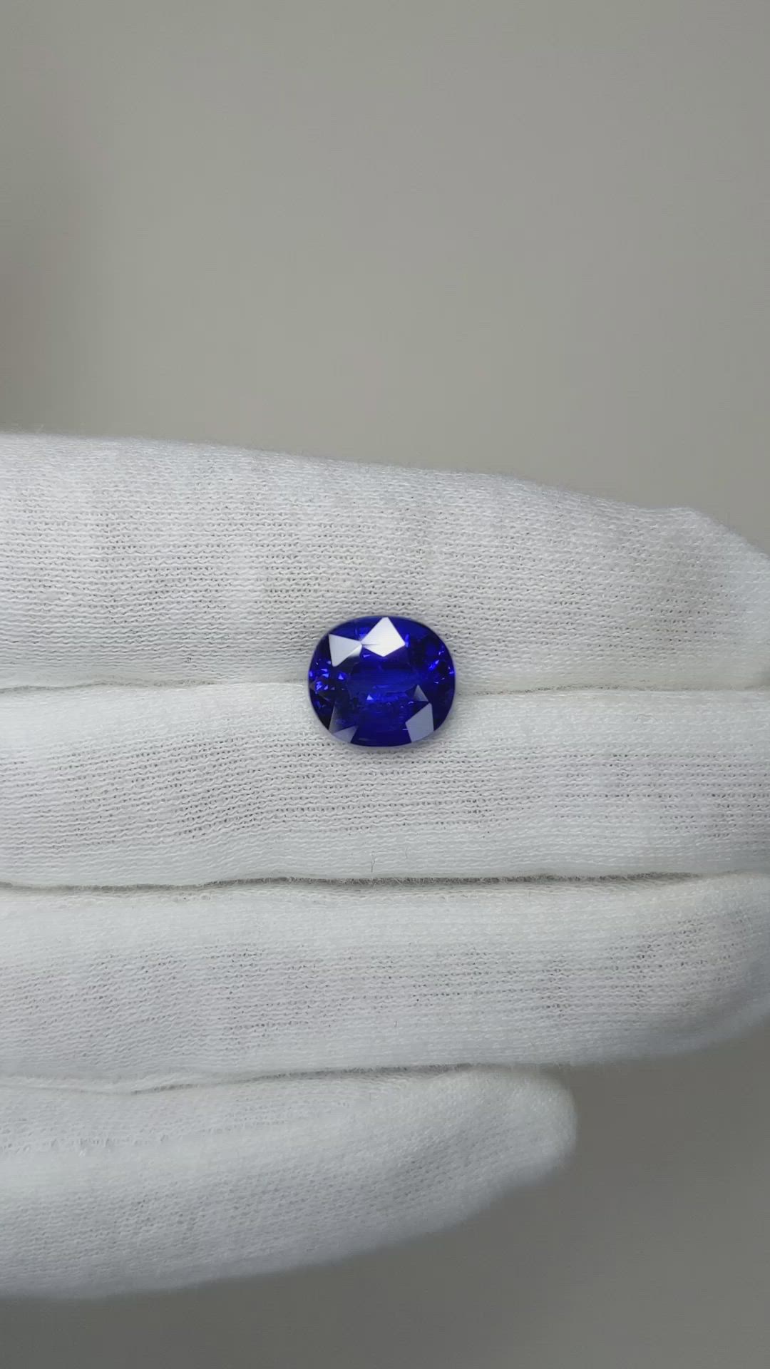 6.11 Ct. Blue Sapphire from Ceylon (Sri Lanka) Size Video