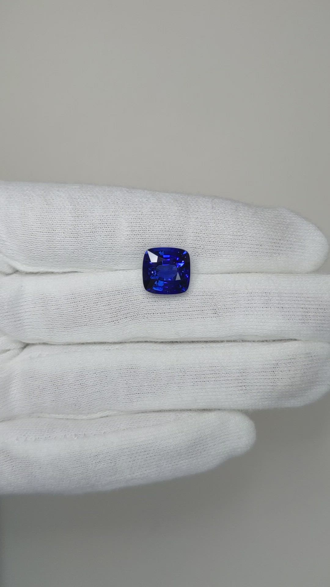 5.63 Ct. Sapphire from Ceylon (Sri Lanka) Size Video