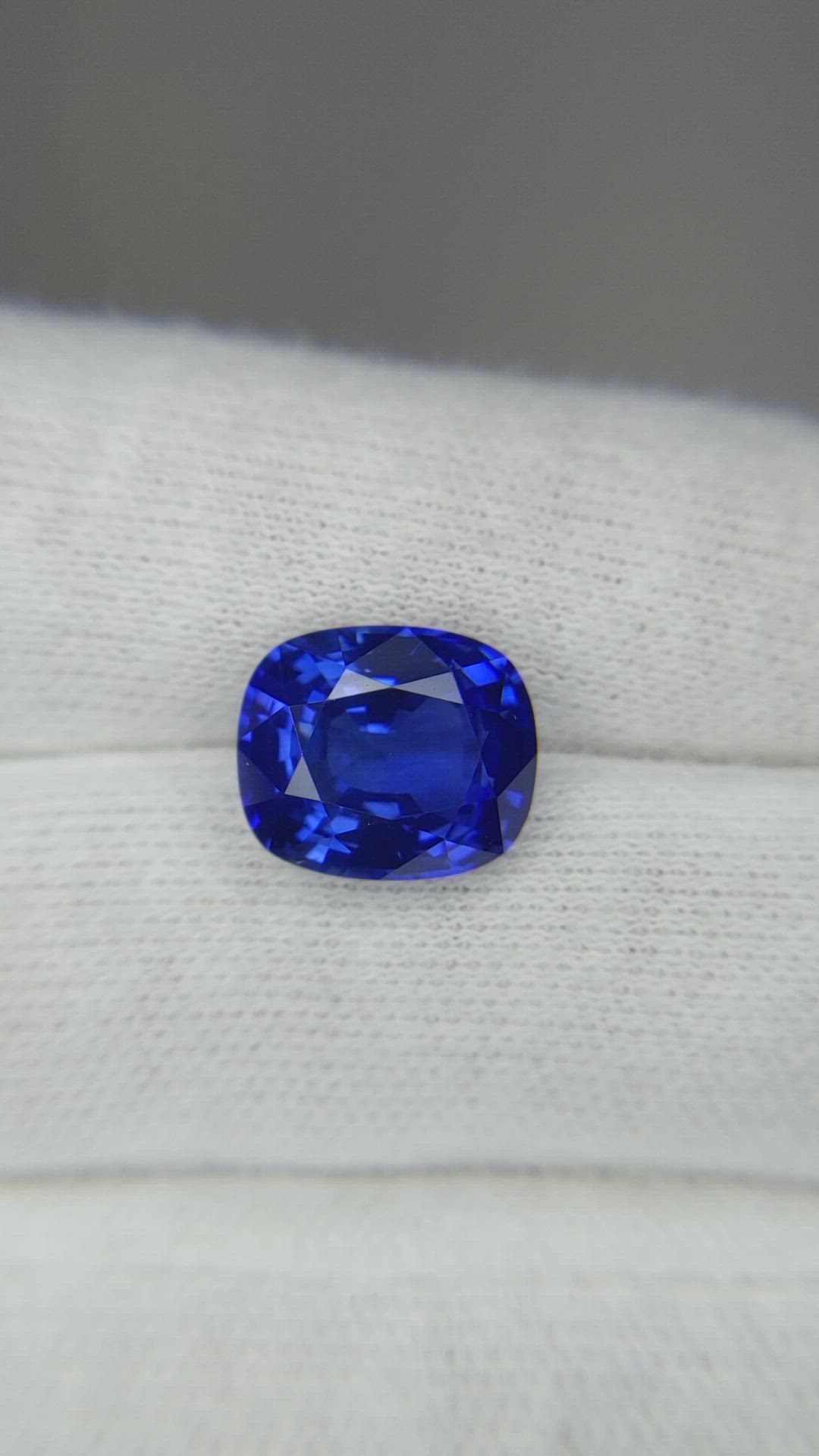 6.09 Ct. Blue Sapphire from Ceylon (Sri Lanka) Size Video