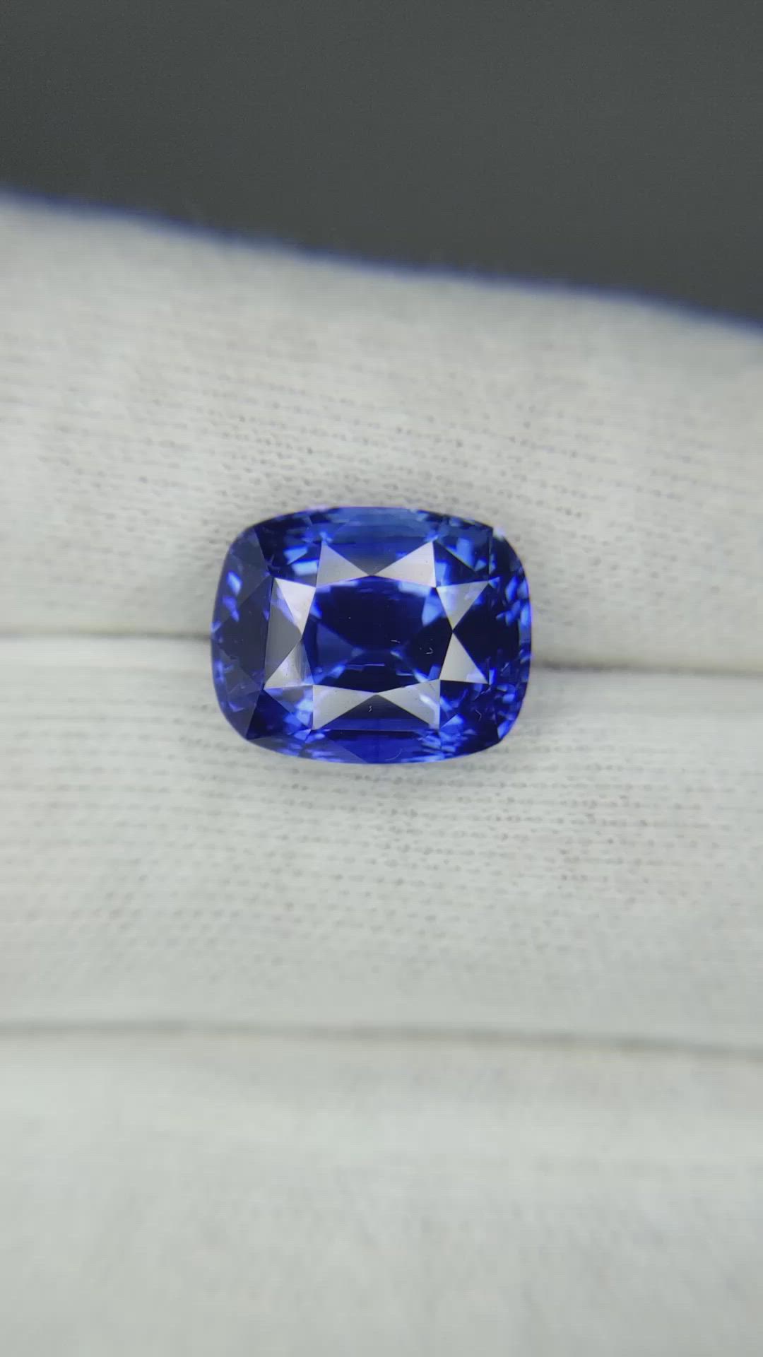 10.05 Ct. Blue Sapphire from Ceylon (Sri Lanka) Size Video