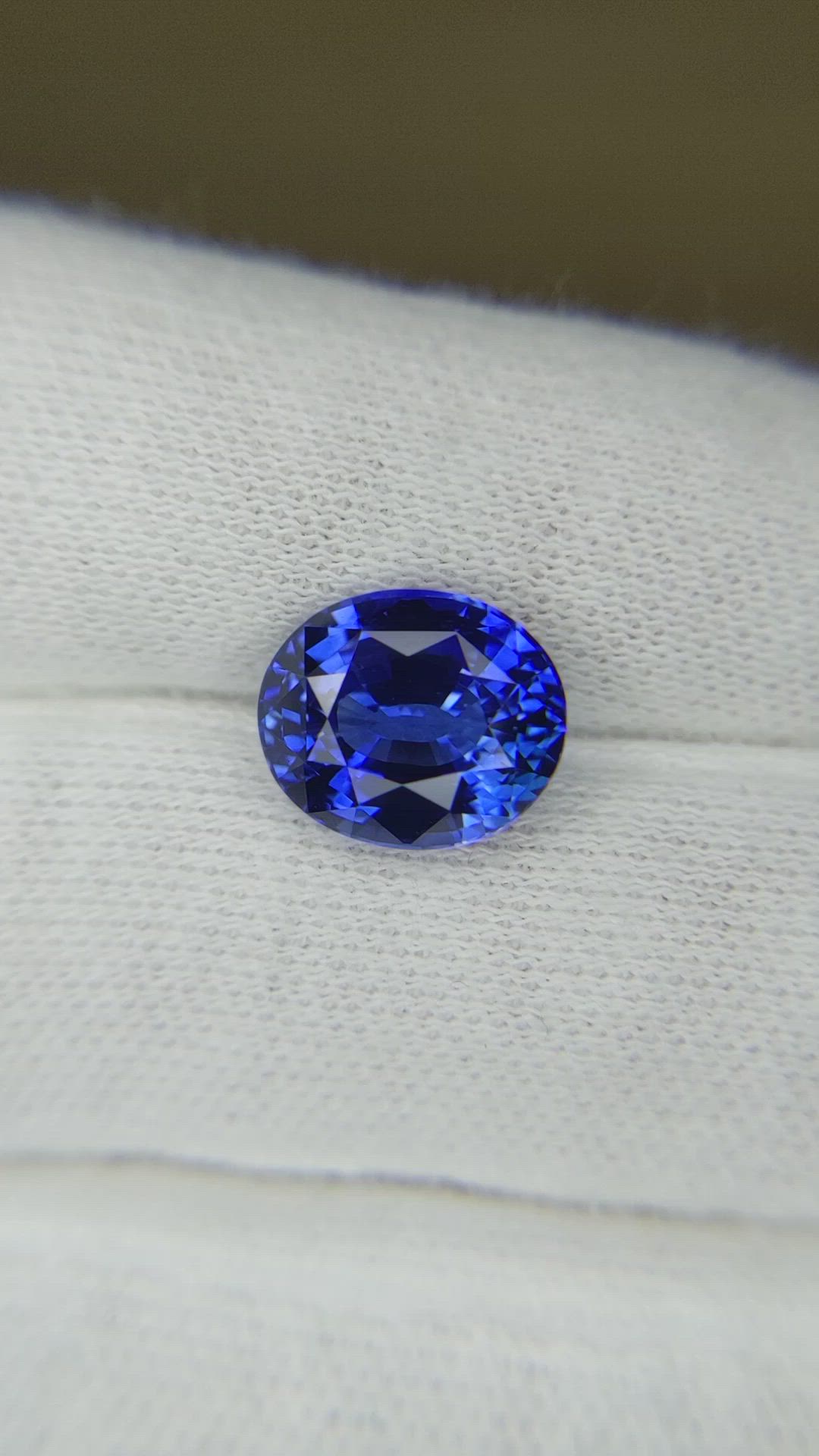 5.18 Ct. Blue Sapphire from Ceylon (Sri Lanka) Size Video