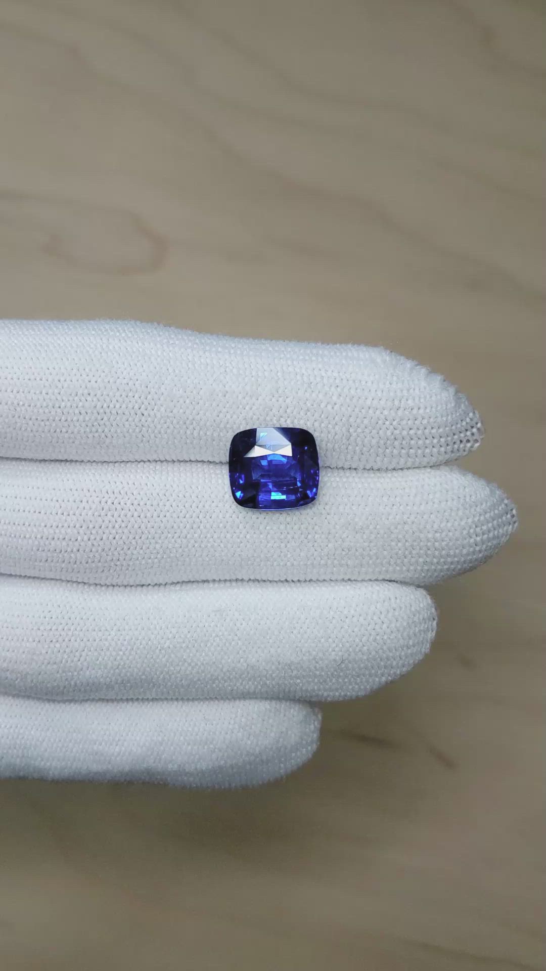 7.62 Ct. Blue Sapphire from Ceylon (Sri Lanka) Size Video