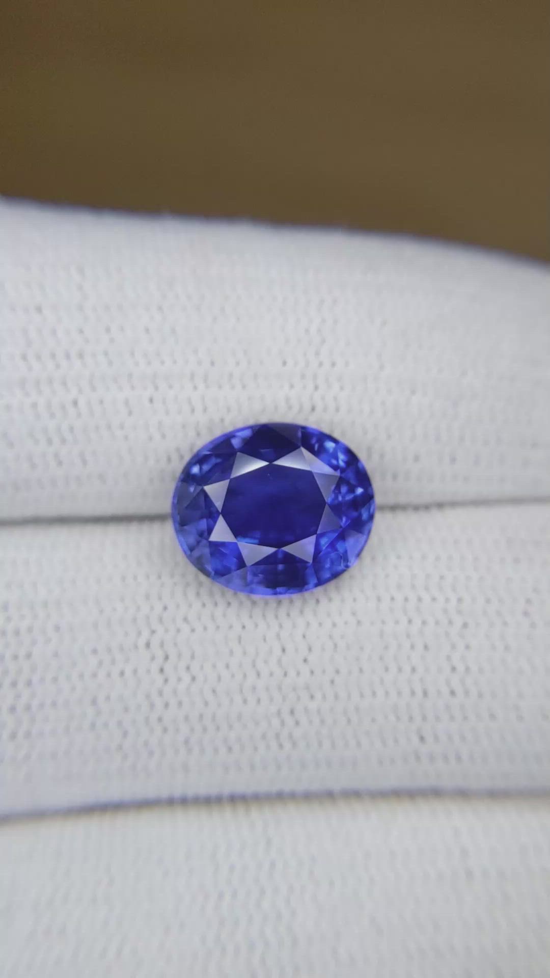 5.70 Ct. Blue Sapphire from Ceylon (Sri Lanka) Size Video