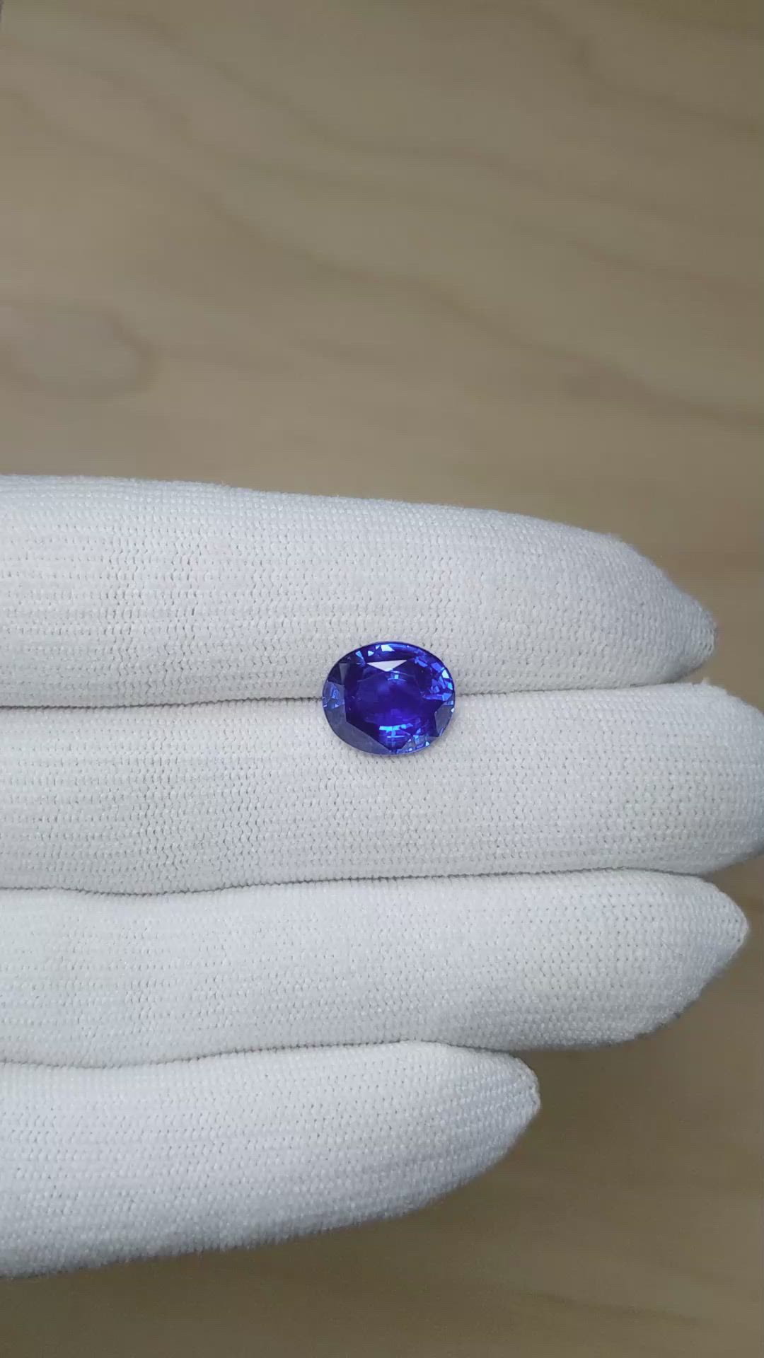 5.70 Ct. Blue Sapphire from Ceylon (Sri Lanka) Size Video