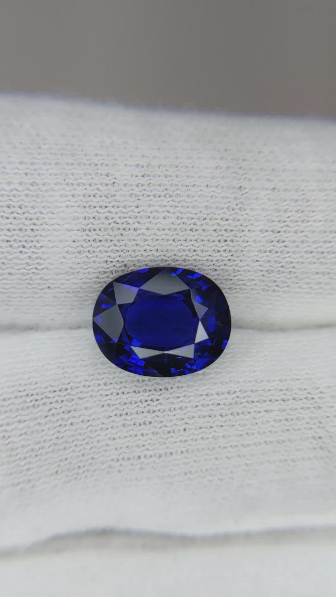 3.61 Ct. Blue Sapphire from Ceylon (Sri Lanka) Size Video