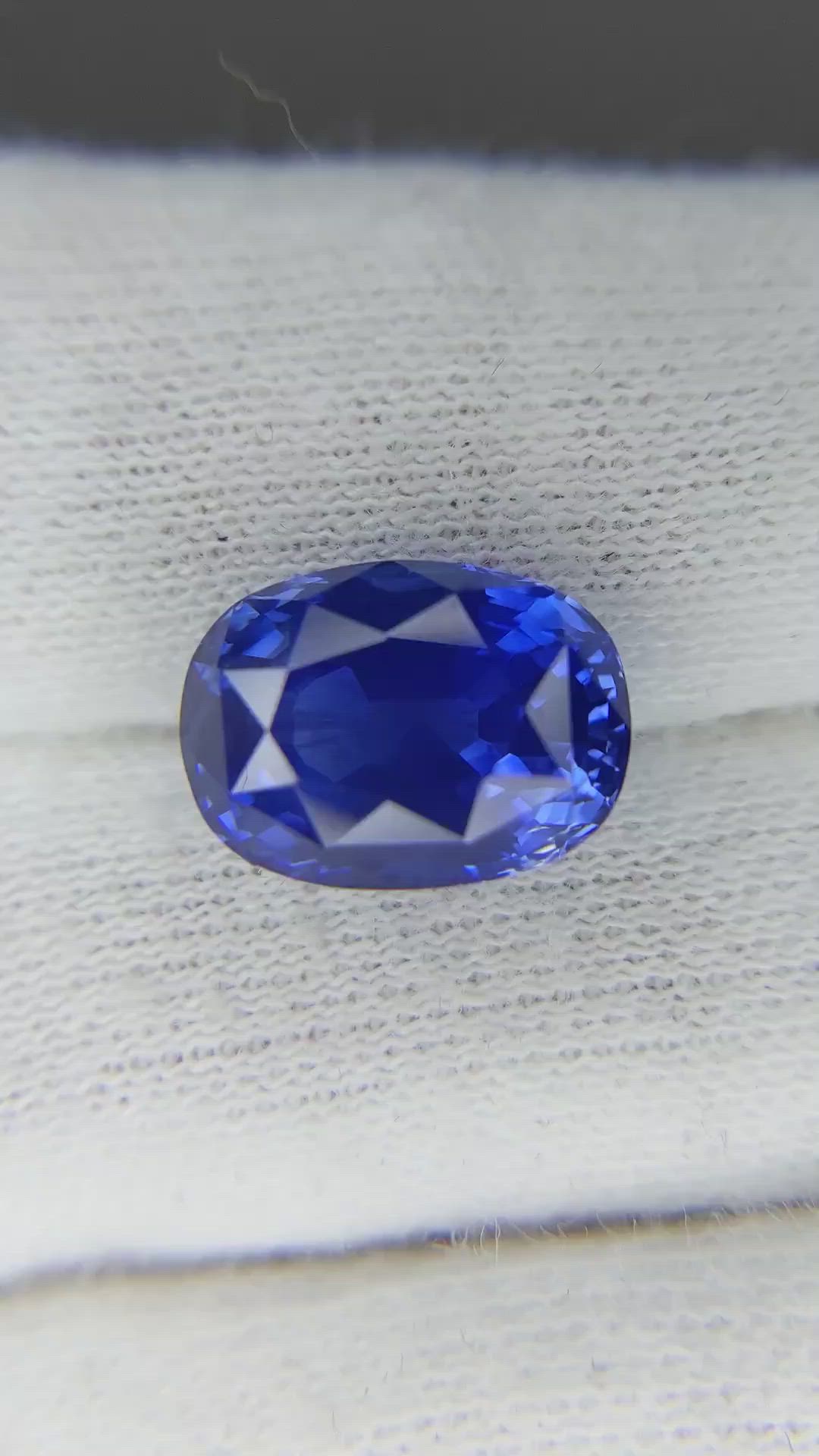6.52 Ct. Blue Sapphire from Ceylon (Sri Lanka) Size Video