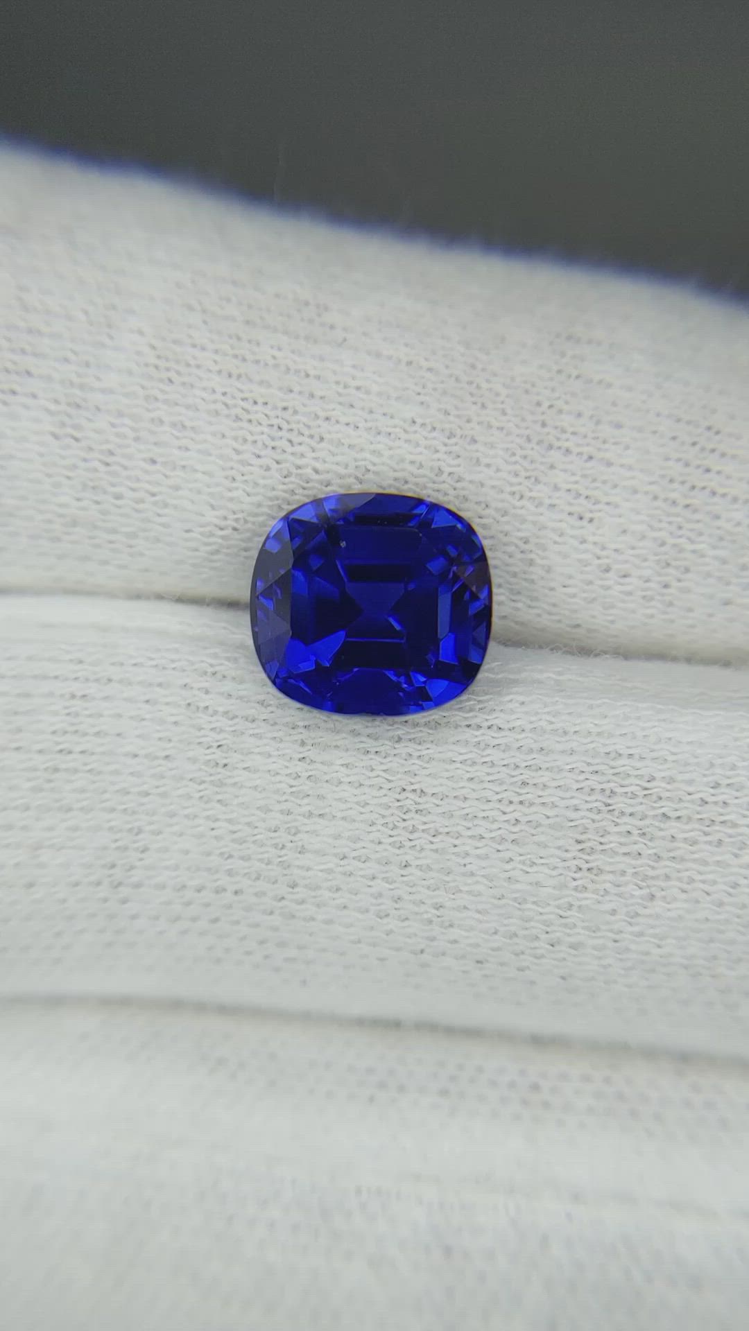5.28 Ct. Blue Sapphire from Ceylon (Sri Lanka) Size Video