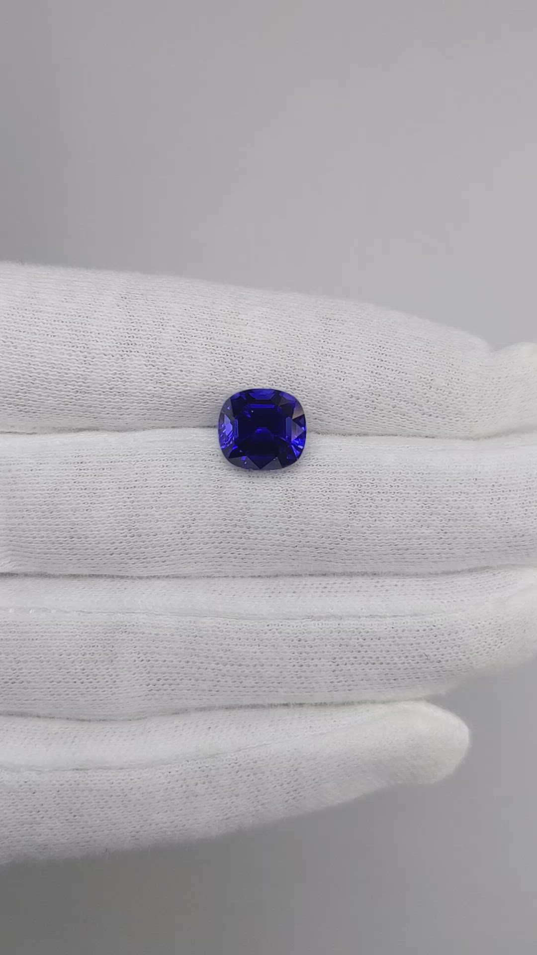 5.28 Ct. Blue Sapphire from Ceylon (Sri Lanka) Size Video