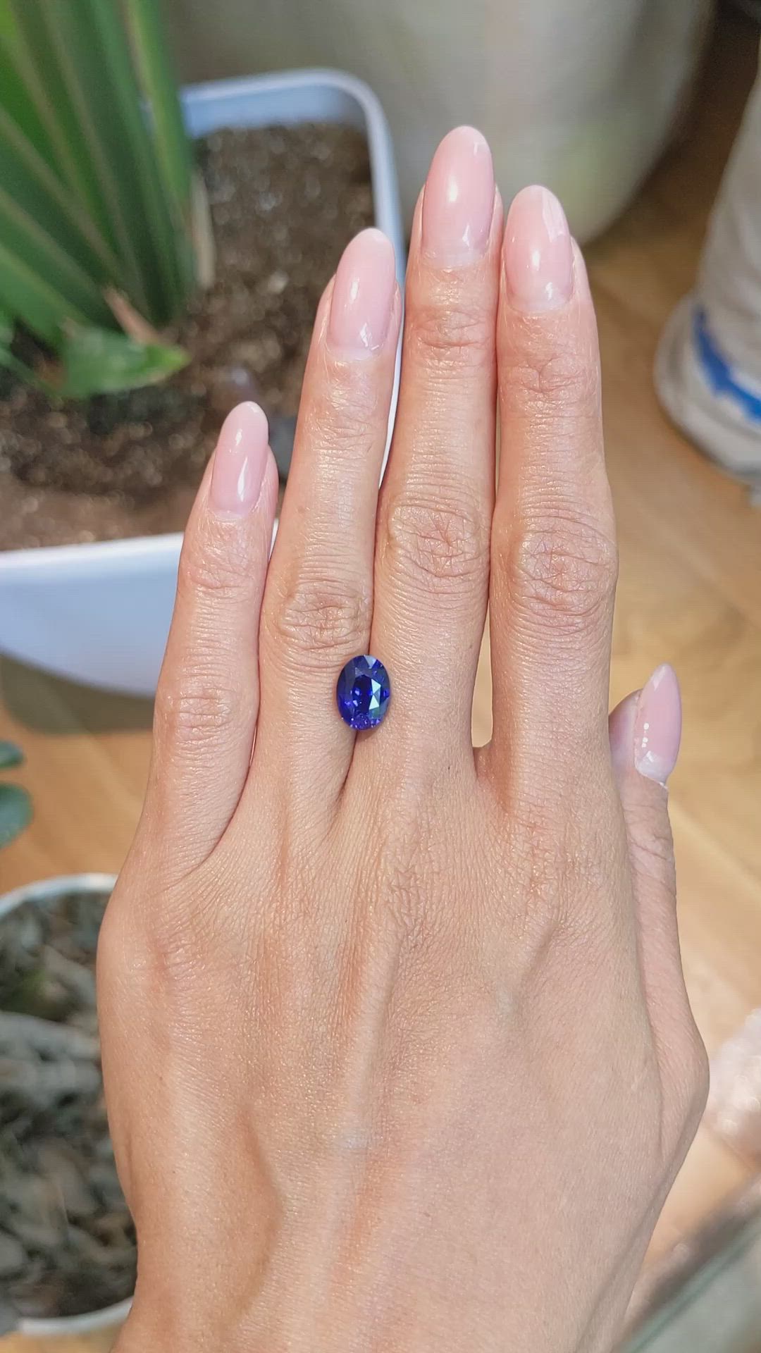 4.07 Ct. Blue Sapphire from Ceylon (Sri Lanka) Size Video