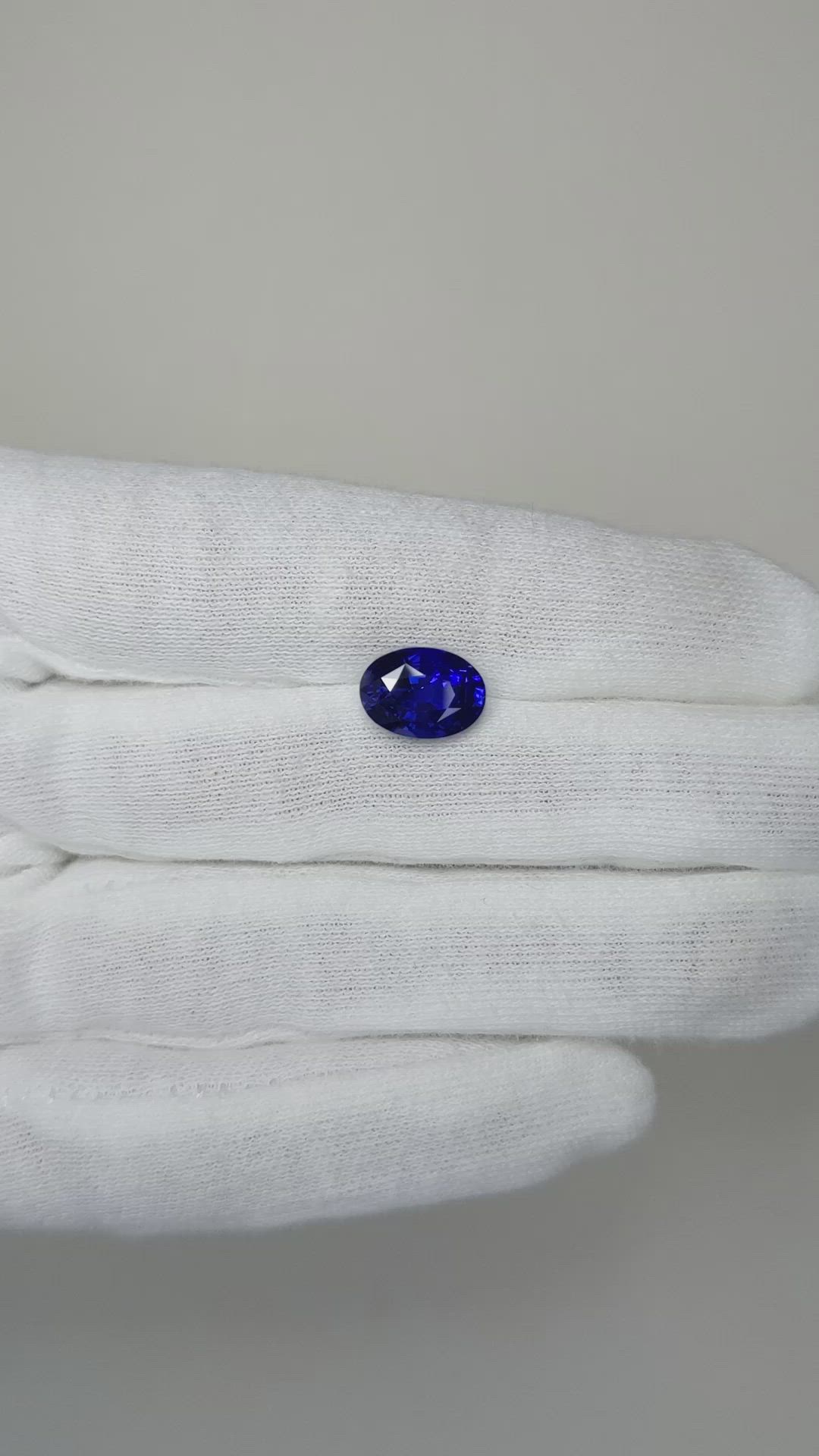4.07 Ct. Blue Sapphire from Ceylon (Sri Lanka) Size Video