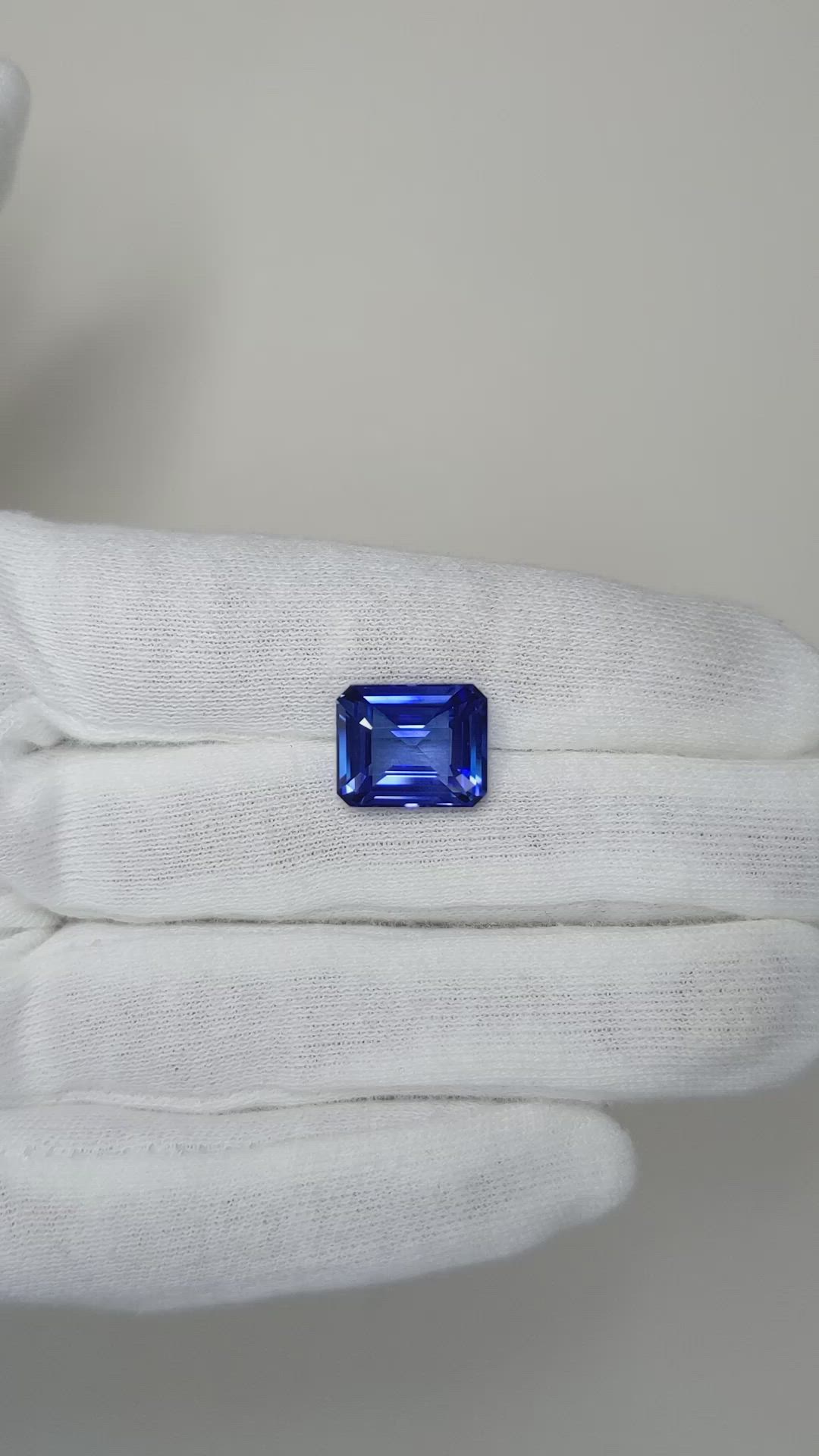 8.14 Ct. Blue Sapphire from Ceylon (Sri Lanka) Size Video