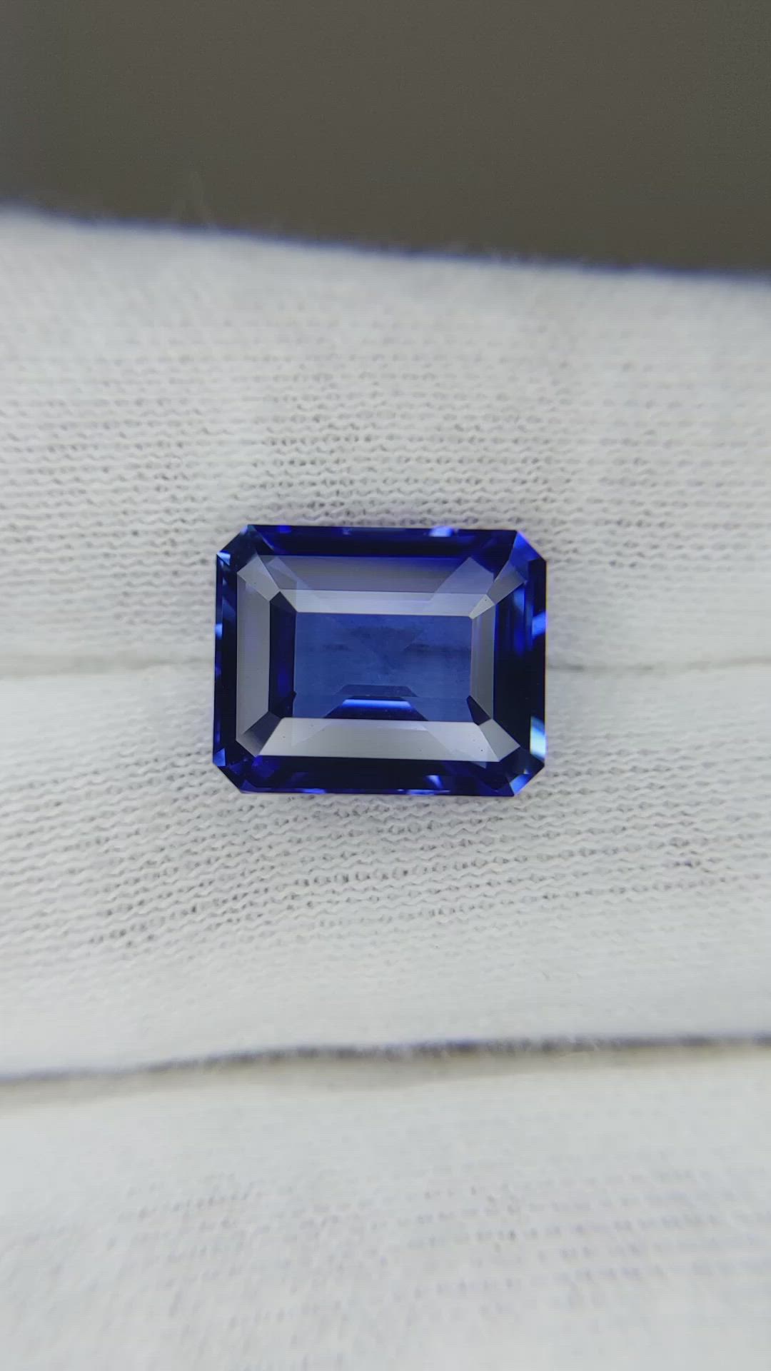 8.14 Ct. Blue Sapphire from Ceylon (Sri Lanka) Size Video