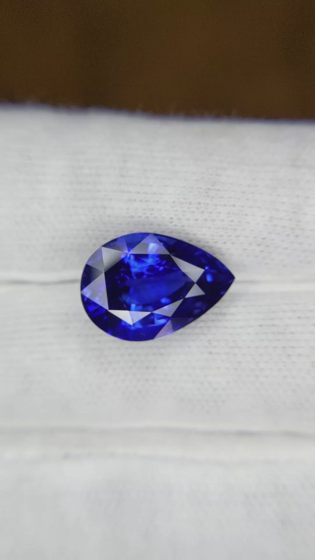 9.82 Ct. Blue Sapphire from Ceylon (Sri Lanka) Size Video