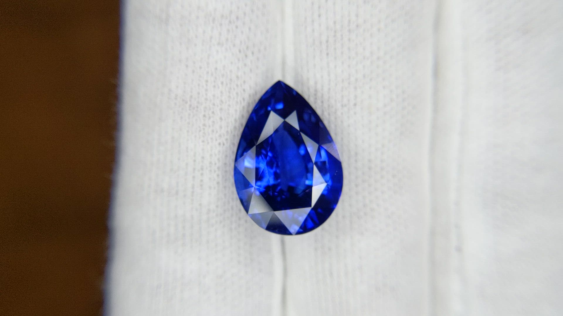 9.82 Ct. Blue Sapphire from Ceylon (Sri Lanka) Size Video