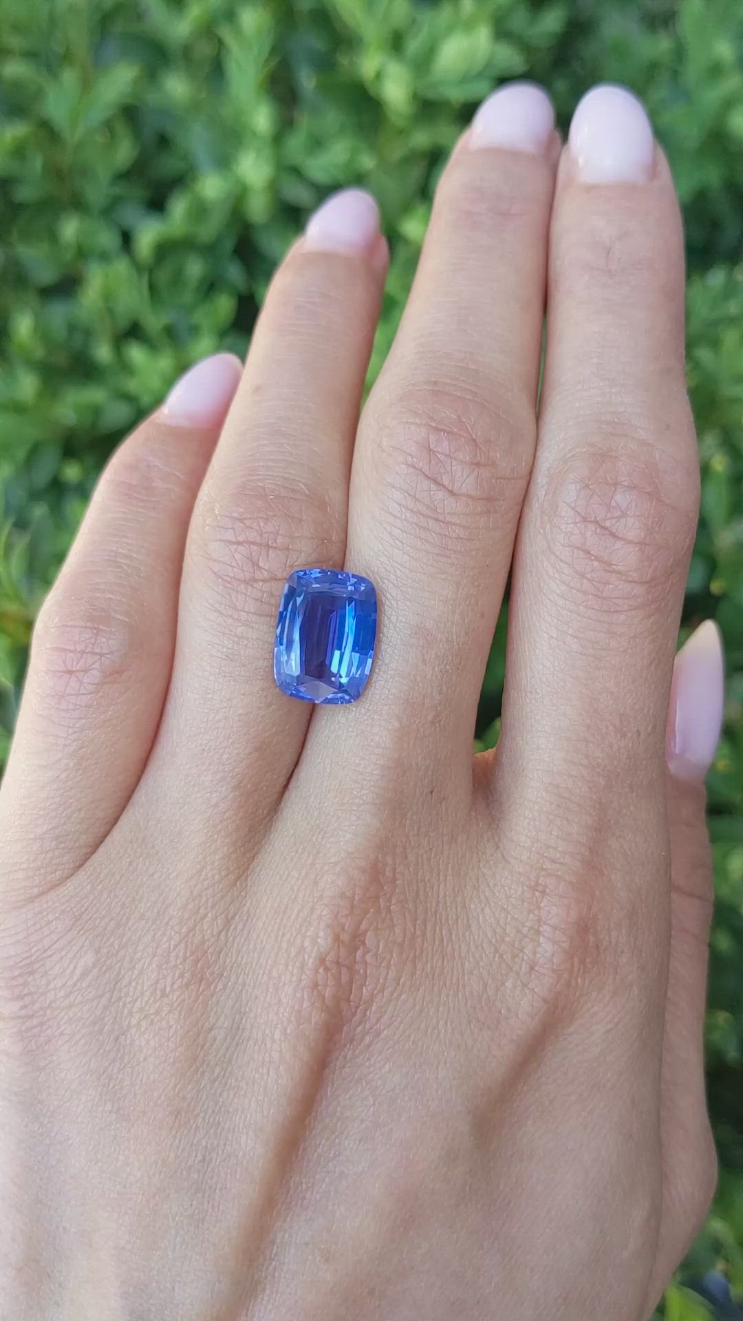 6.81 Ct. Blue Sapphire from Ceylon (Sri Lanka) Size Video