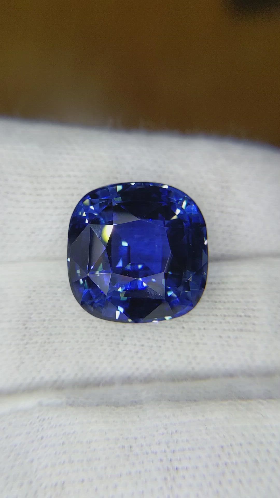 19.11 Ct. Blue Sapphire from Ceylon (Sri Lanka) Size Video