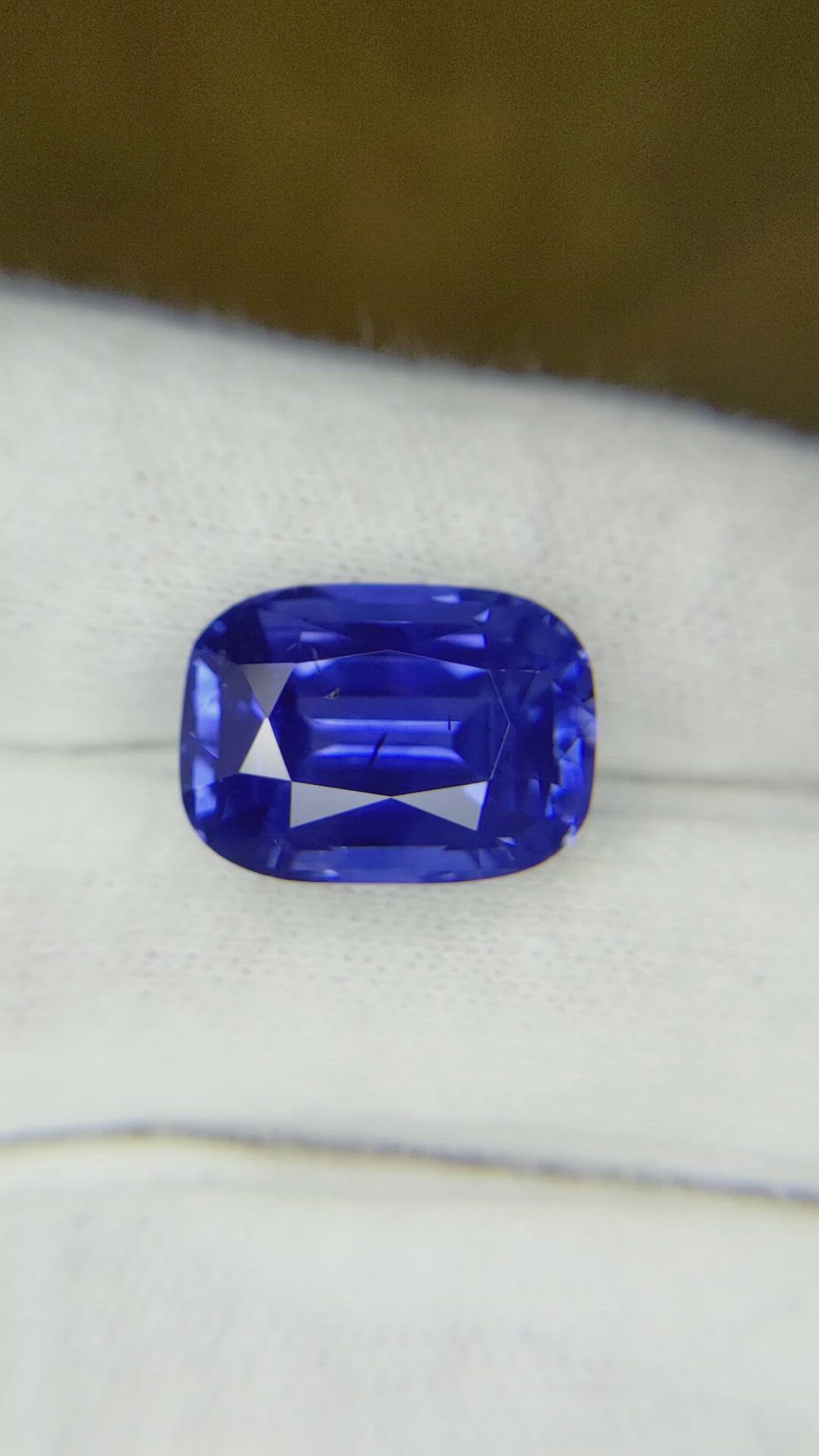 15.08 Ct. Blue Sapphire from Ceylon (Sri Lanka) Size Video
