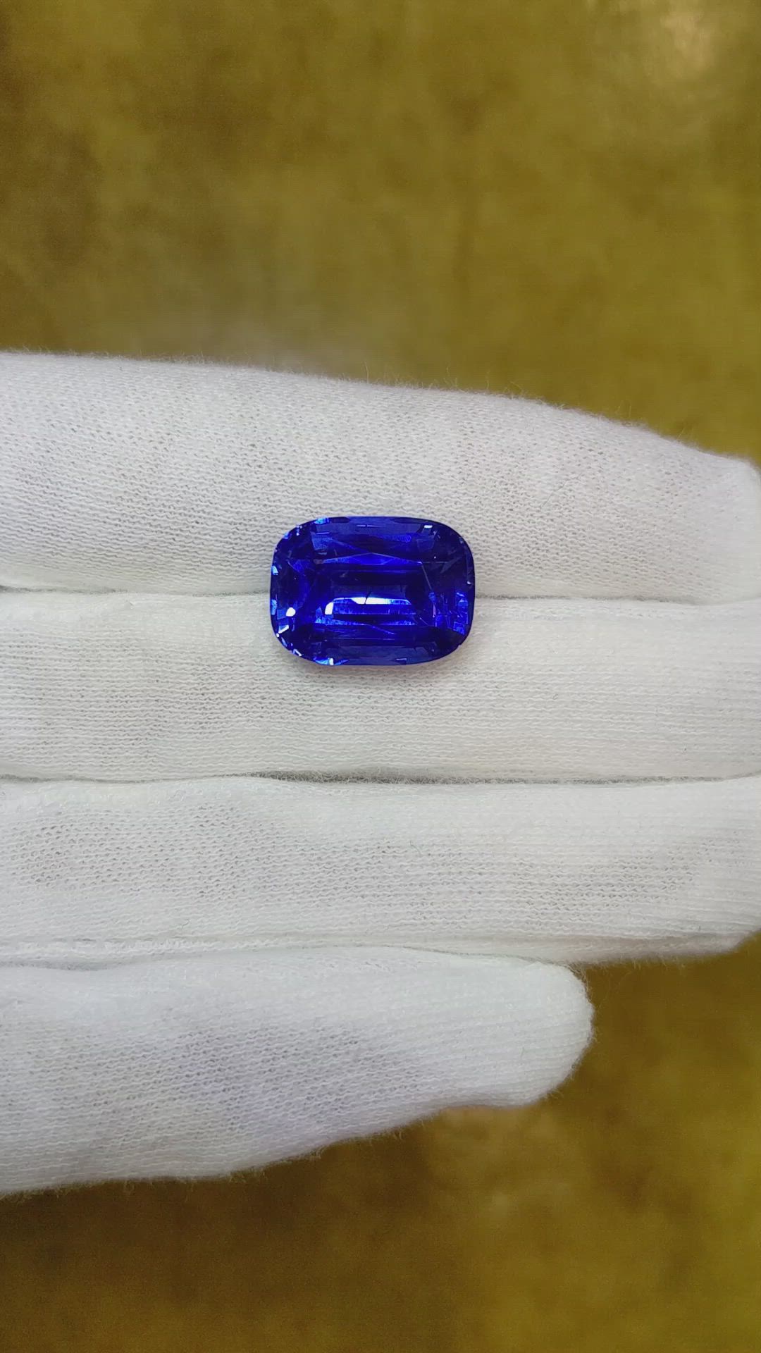 15.08 Ct. Blue Sapphire from Ceylon (Sri Lanka) Size Video