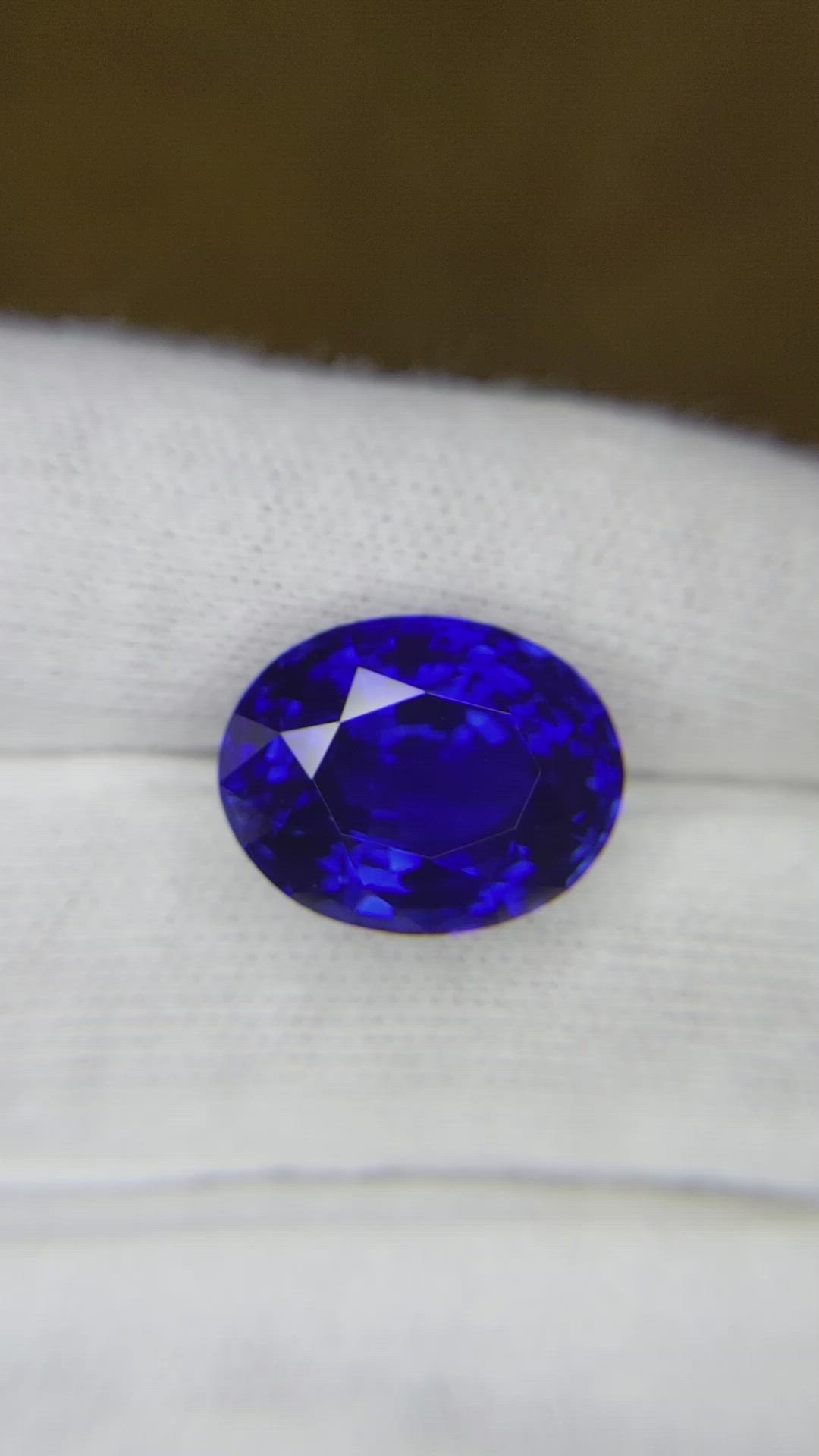 13.50 Ct. Sapphire from Ceylon (Sri Lanka) Size Video