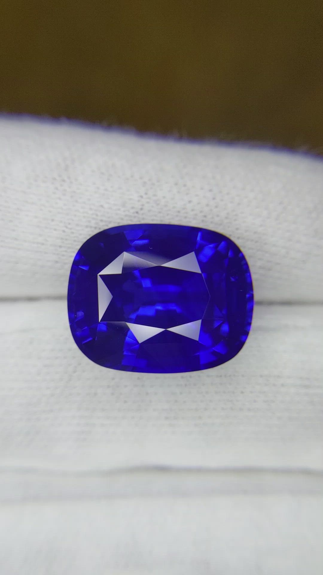 19.38 Ct. Blue Sapphire from Ceylon (Sri Lanka) Size Video