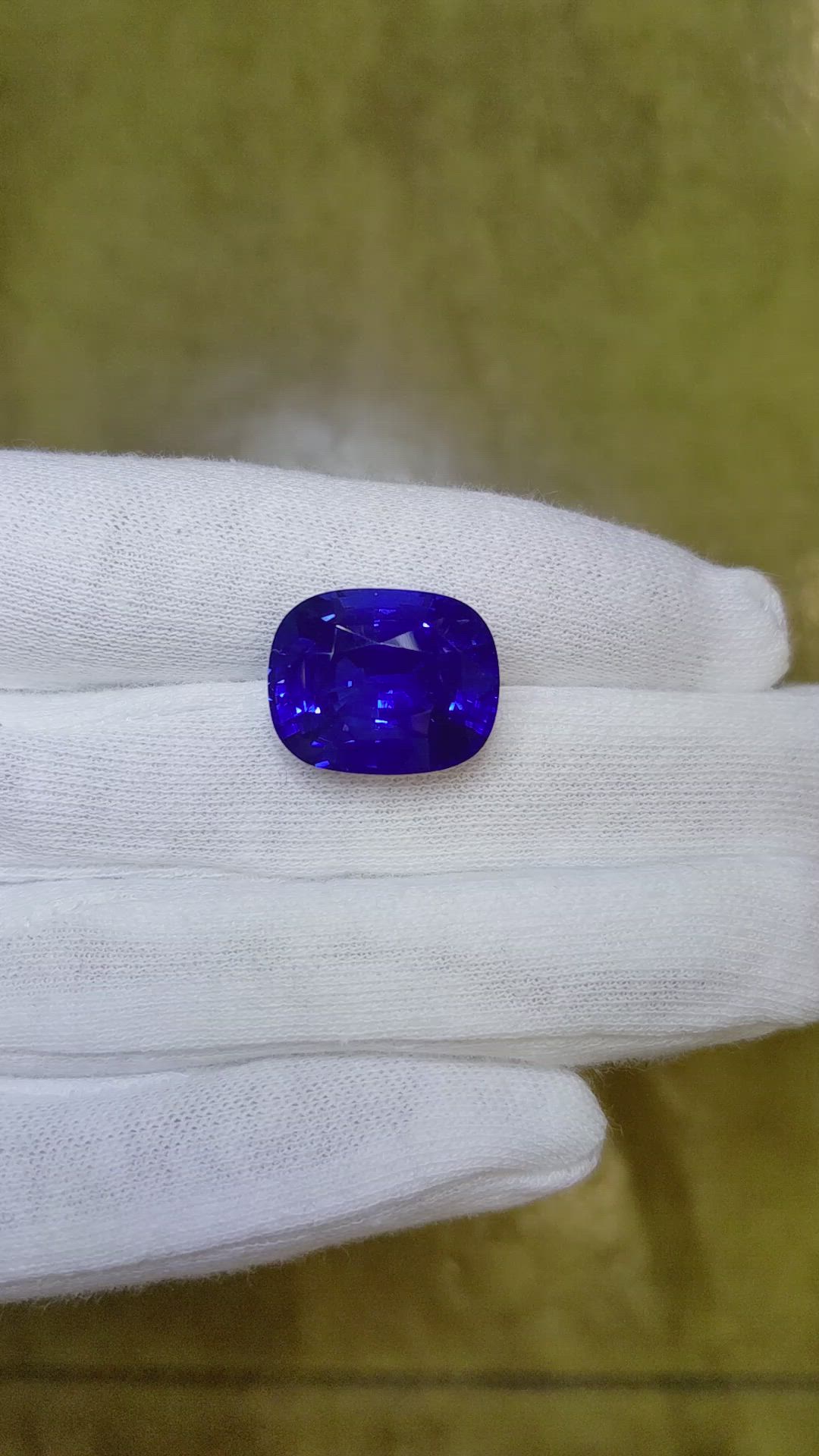 19.38 Ct. Blue Sapphire from Ceylon (Sri Lanka) Size Video