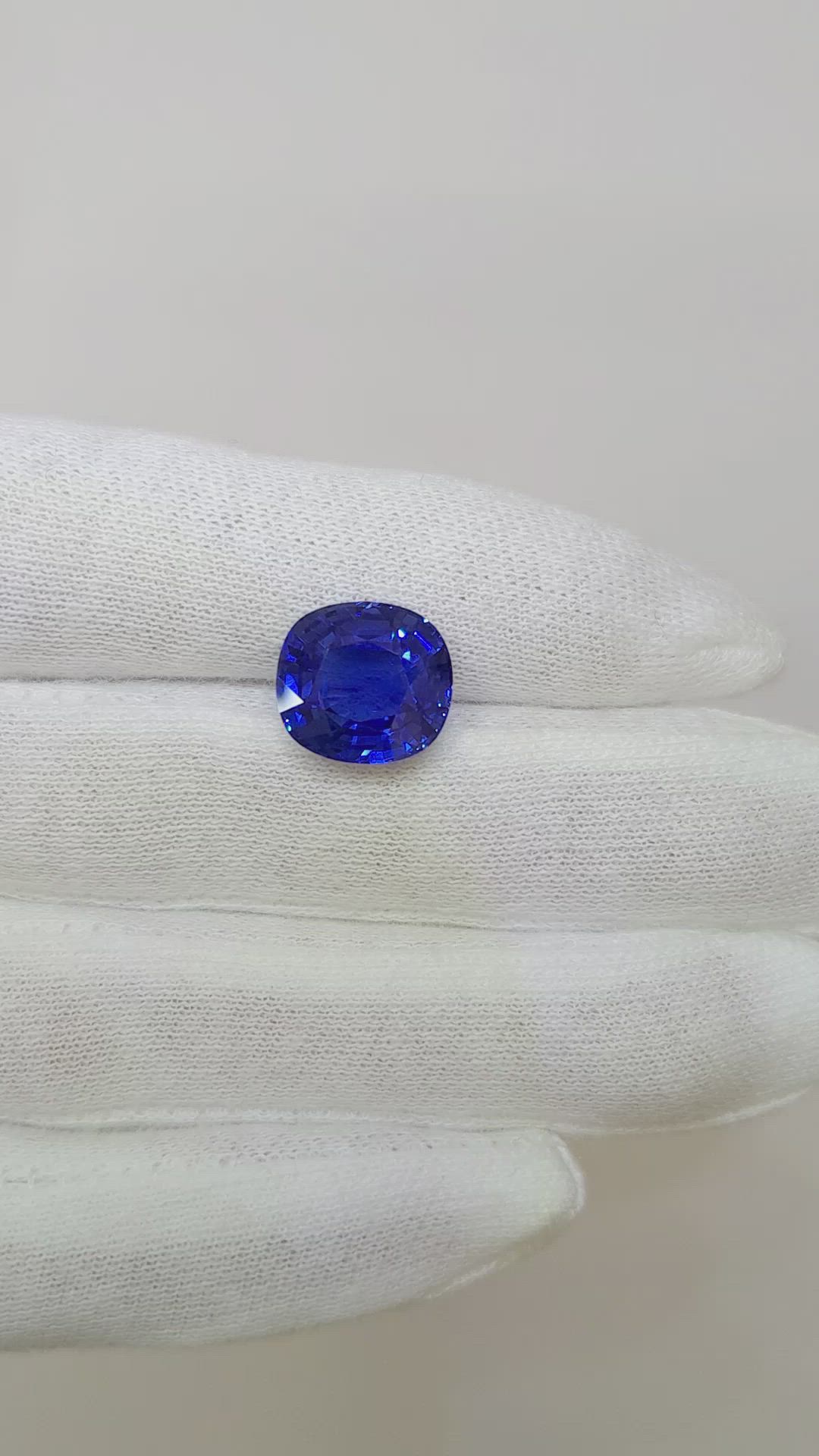 7.54 Ct. Blue Sapphire from Ceylon (Sri Lanka) Size Video
