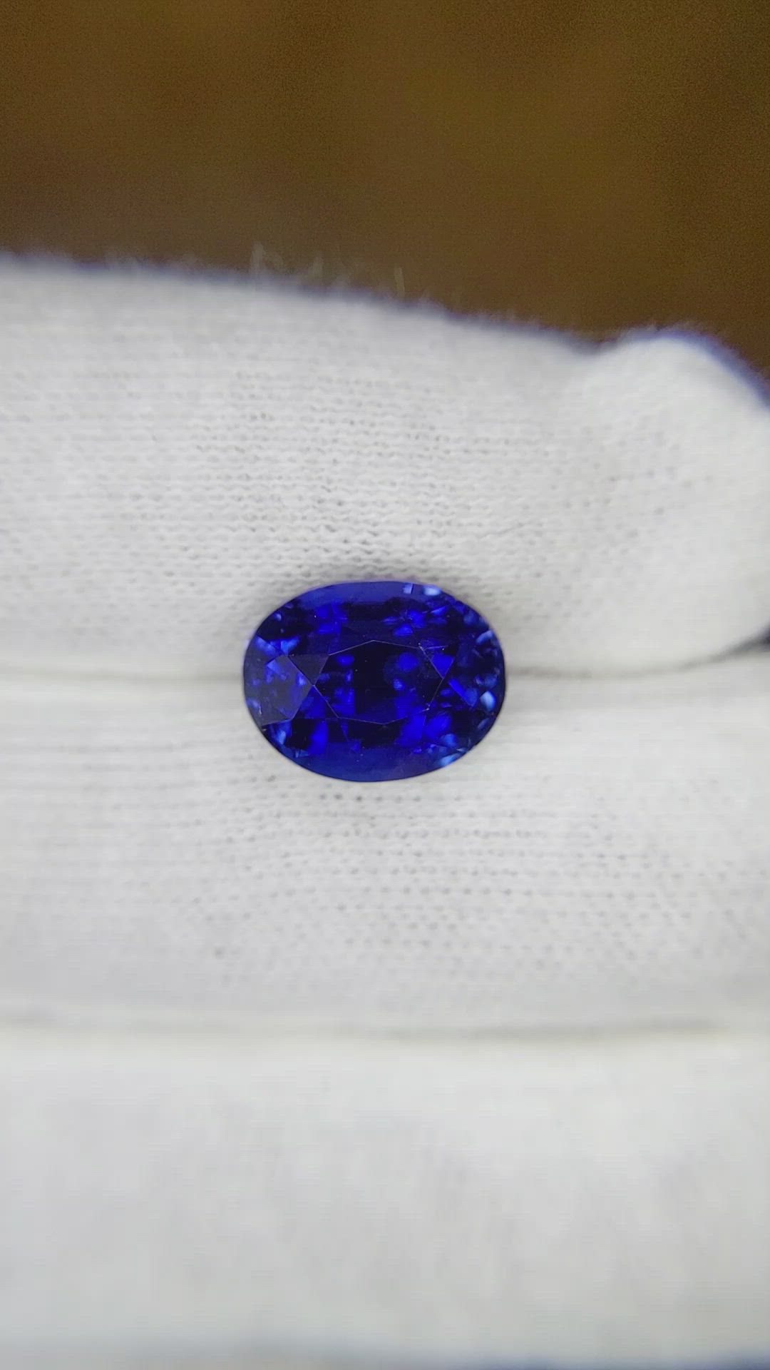 5.54 Ct. Blue Sapphire from Ceylon (Sri Lanka) Size Video
