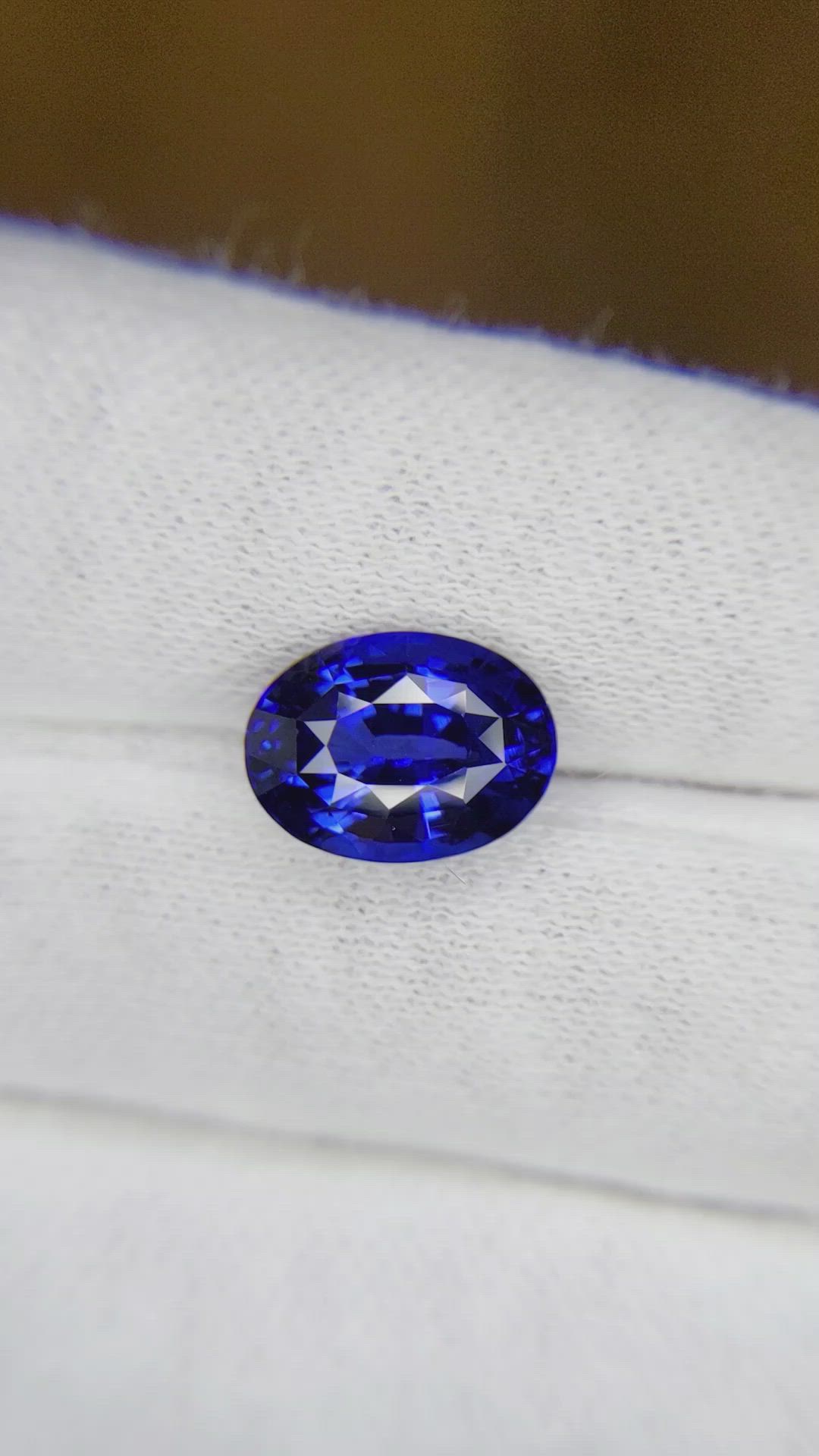 5.33 Ct. Blue Sapphire from Ceylon (Sri Lanka) Size Video