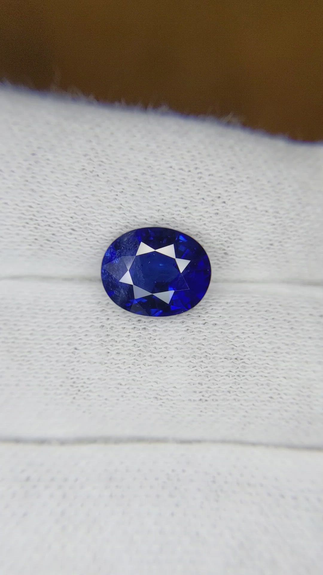 3.32 Ct. Blue Sapphire from Ceylon (Sri Lanka) Size Video