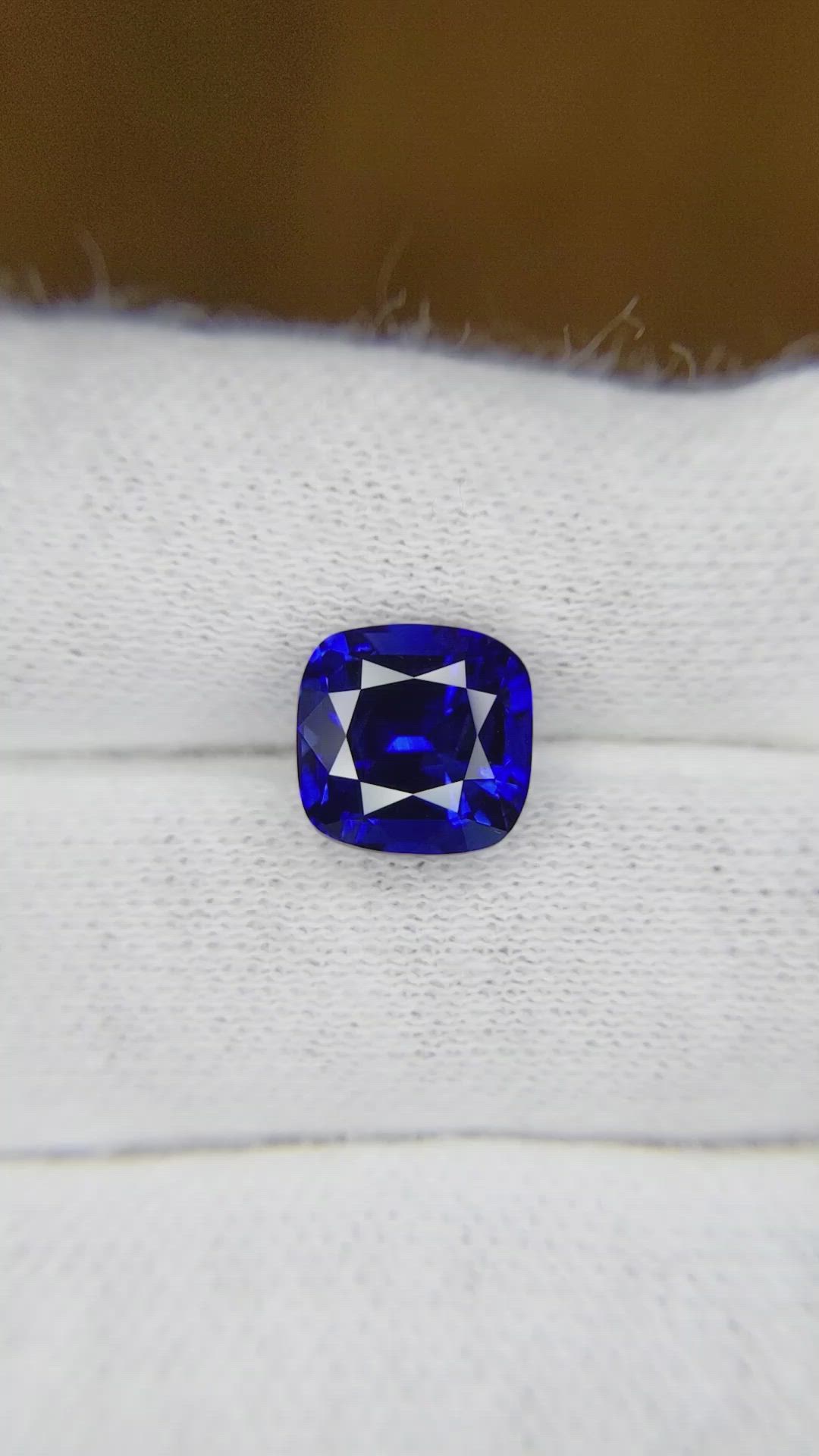 4.27 Ct. Blue Sapphire from Ceylon (Sri Lanka) Size Video