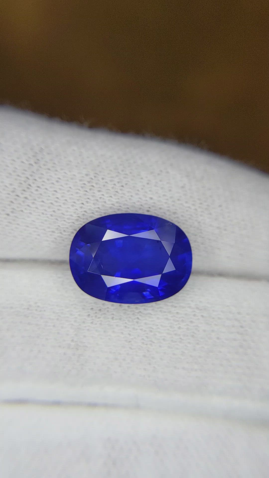 7.68 Ct. Blue Sapphire from Ceylon (Sri Lanka) Size Video