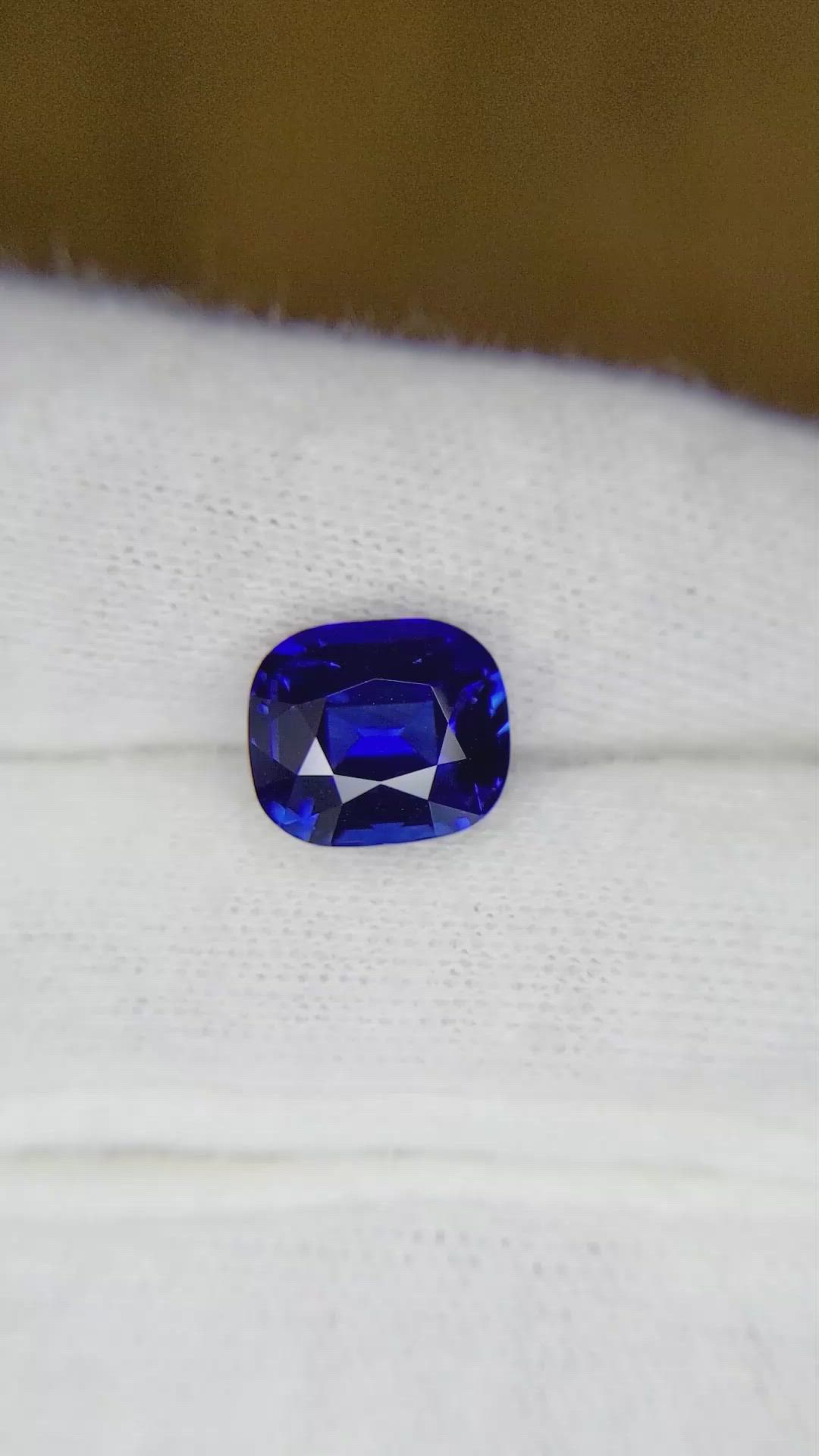 5.03 Ct. Blue Sapphire from Ceylon (Sri Lanka) Size Video