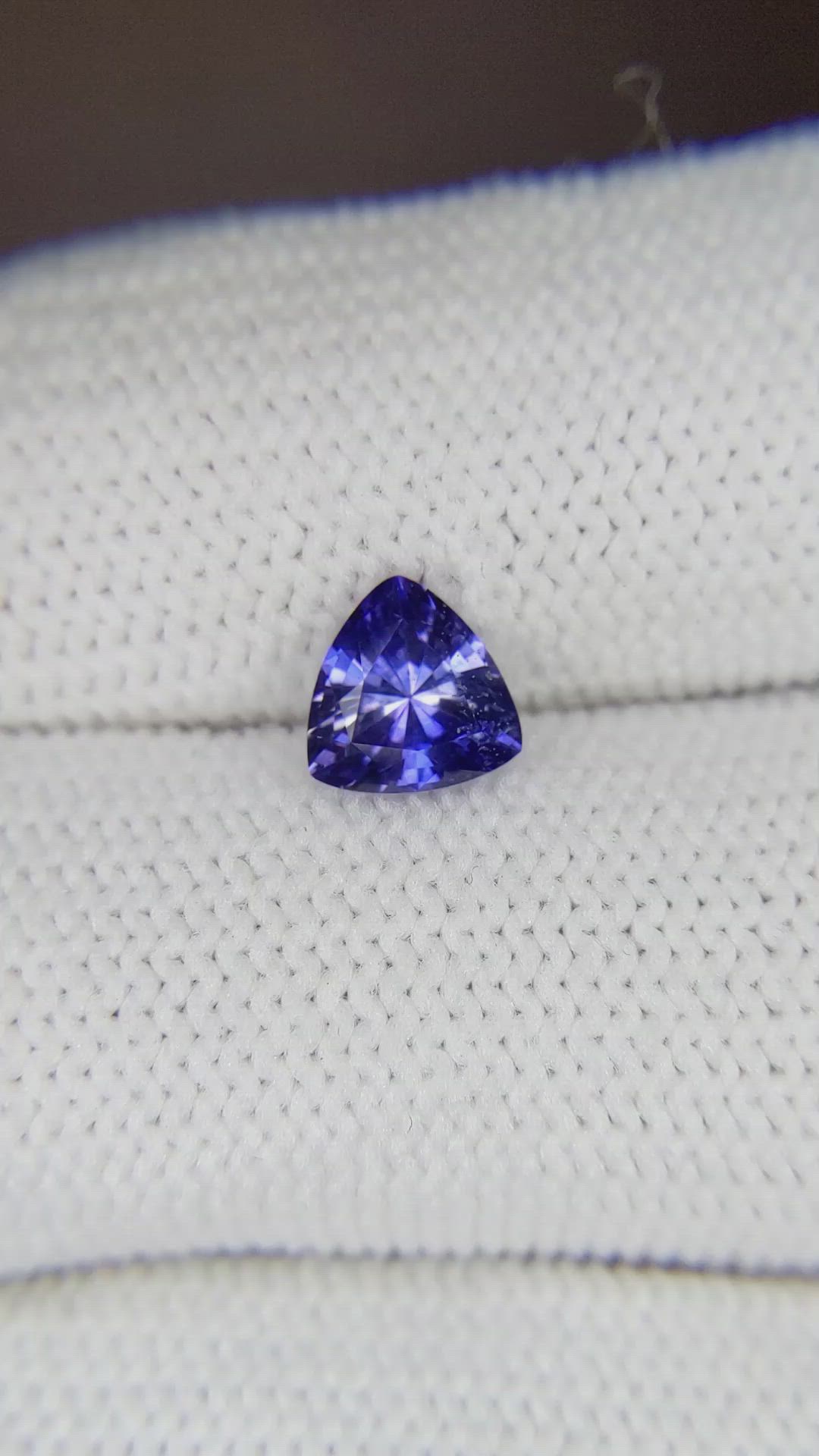 0.85 Ct. Blue Sapphire from Ceylon (Sri Lanka) Size Video