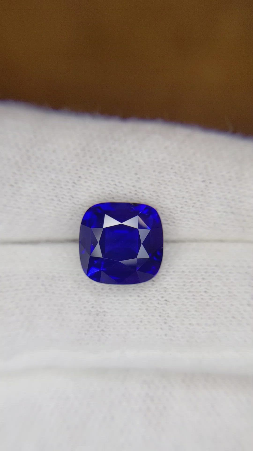 6.01 Ct. Blue Sapphire from Ceylon (Sri Lanka) Size Video