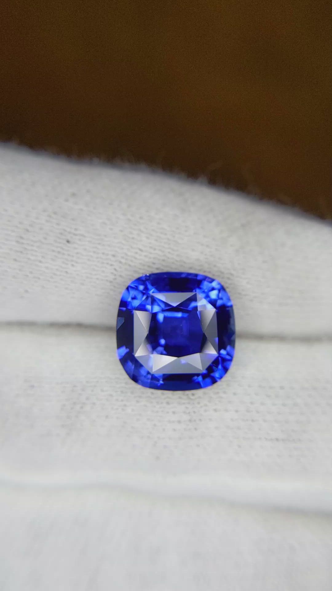 6.66 Ct. Blue Sapphire from Ceylon (Sri Lanka) Size Video