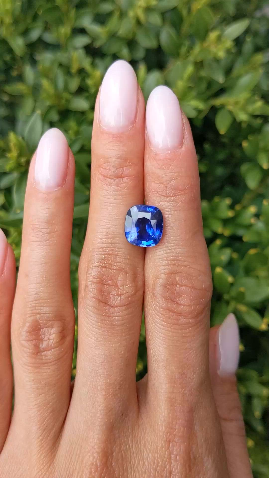 5.51 Ct. Blue Sapphire from Ceylon (Sri Lanka) Size Video