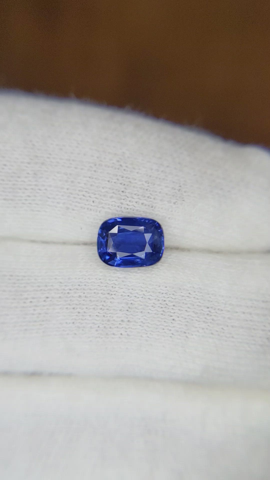 1.57 Ct. Blue Sapphire from Ceylon (Sri Lanka) Size Video