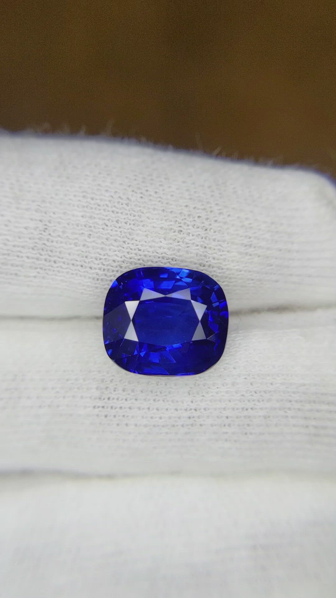 7.04 Ct. Blue Sapphire from Ceylon (Sri Lanka) Size Video