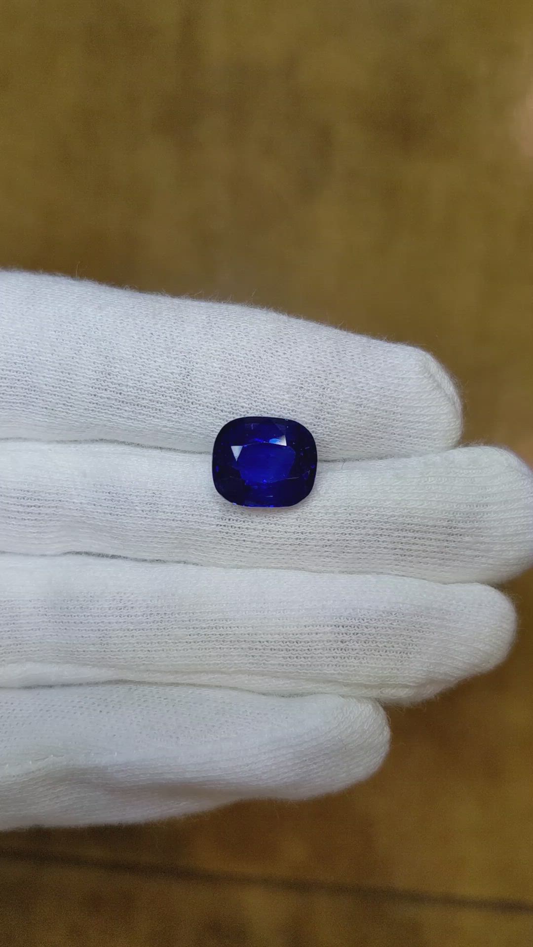 7.04 Ct. Blue Sapphire from Ceylon (Sri Lanka) Size Video
