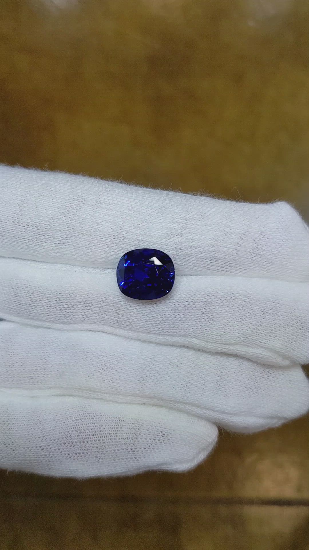 7.66 Ct. Blue Sapphire from Ceylon (Sri Lanka) Size Video