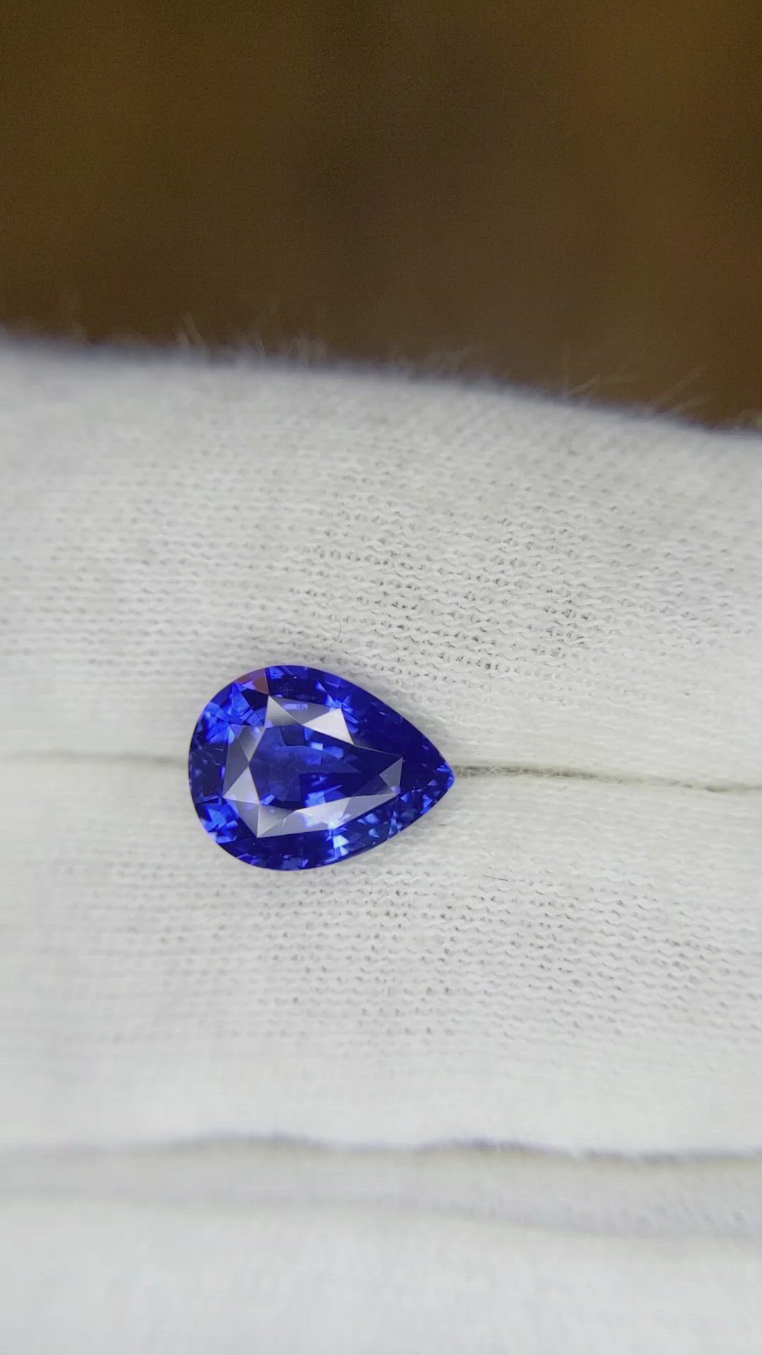 3.53 Ct. Blue Sapphire from Ceylon (Sri Lanka) Size Video
