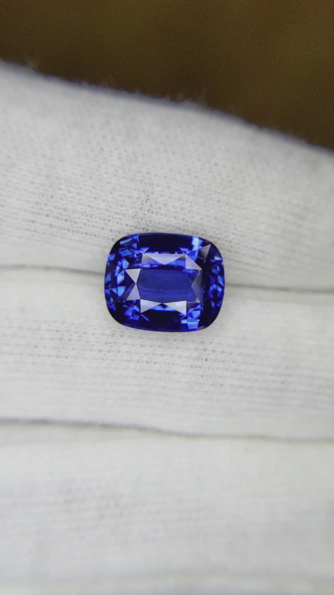 5.34 Ct. Blue Sapphire from Ceylon (Sri Lanka) Size Video