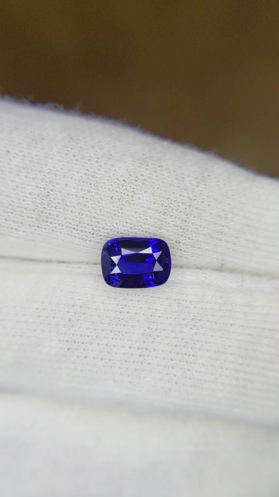 1.57 Ct. Blue Sapphire from Ceylon (Sri Lanka) Size Video