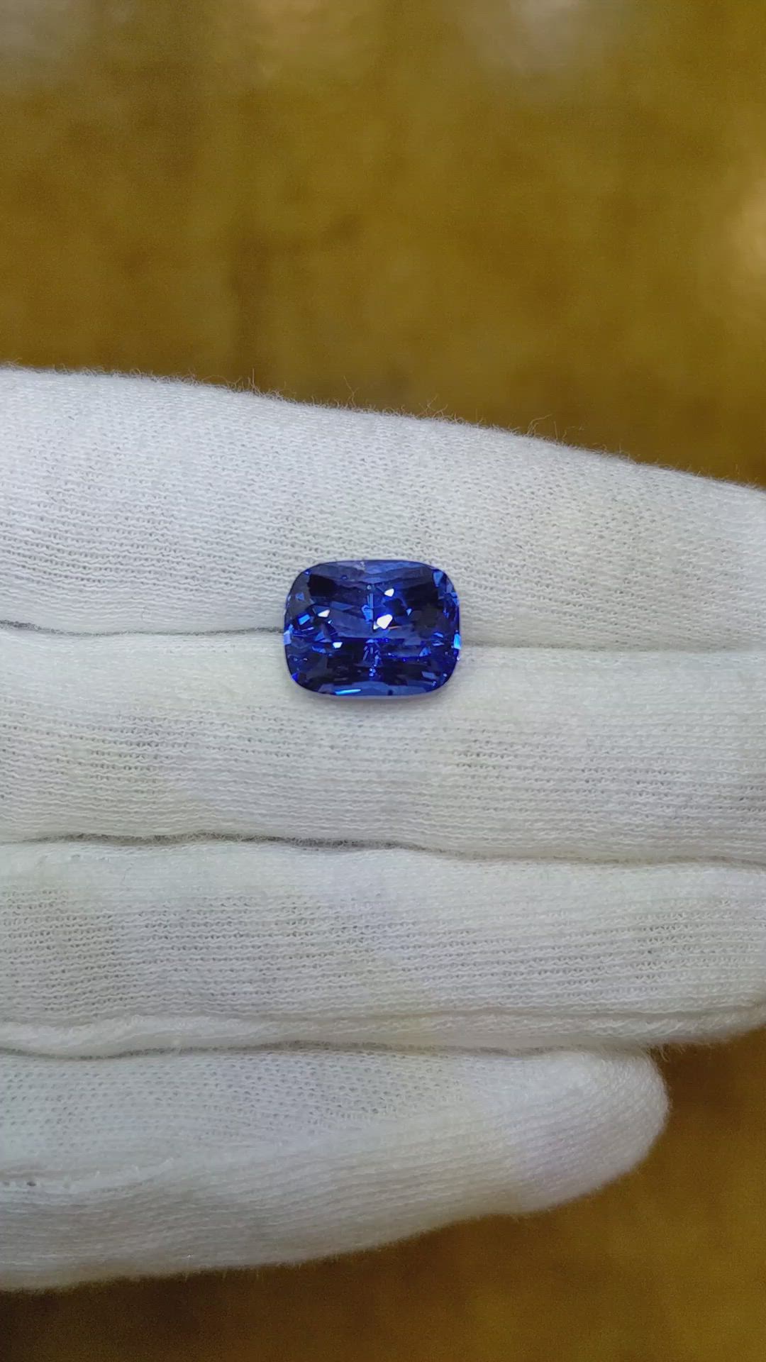 8.10 Ct. Blue Sapphire from Ceylon (Sri Lanka) Size Video