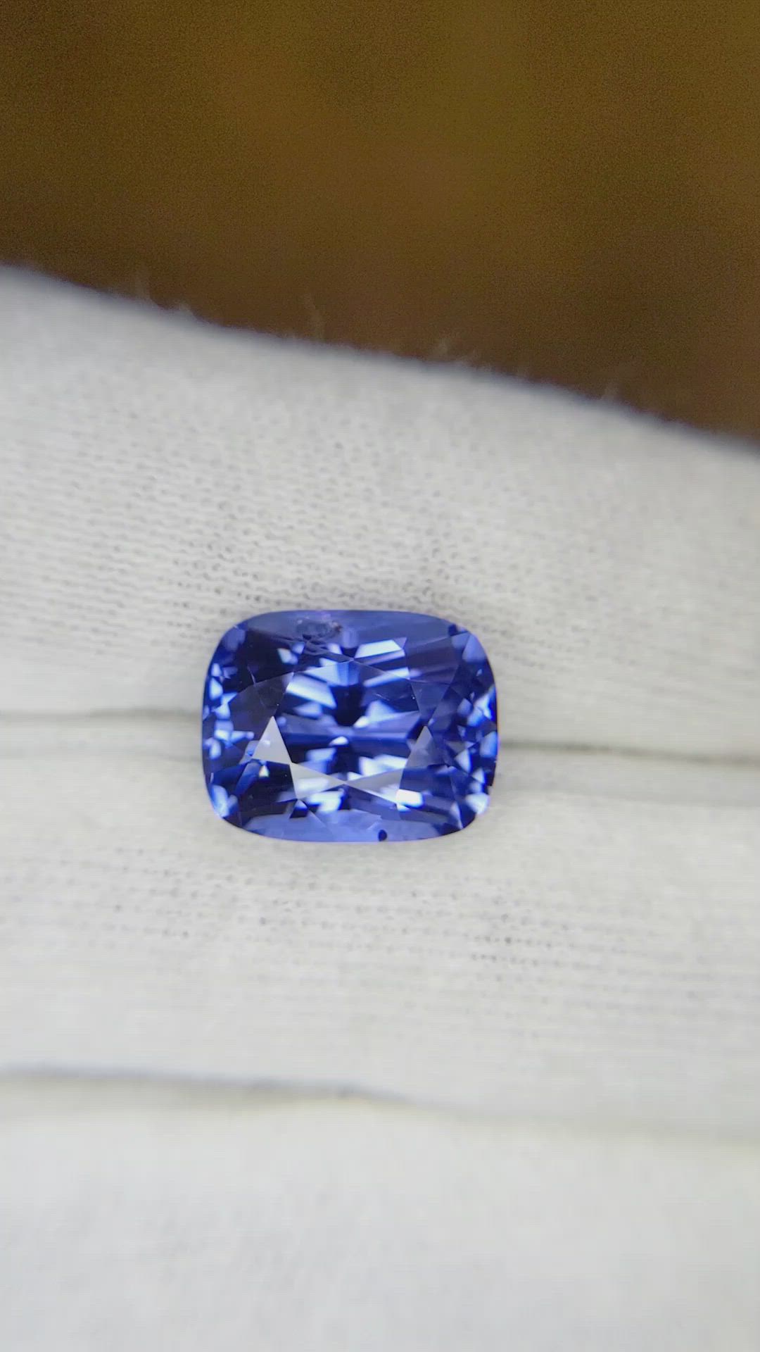 8.10 Ct. Blue Sapphire from Ceylon (Sri Lanka) Size Video