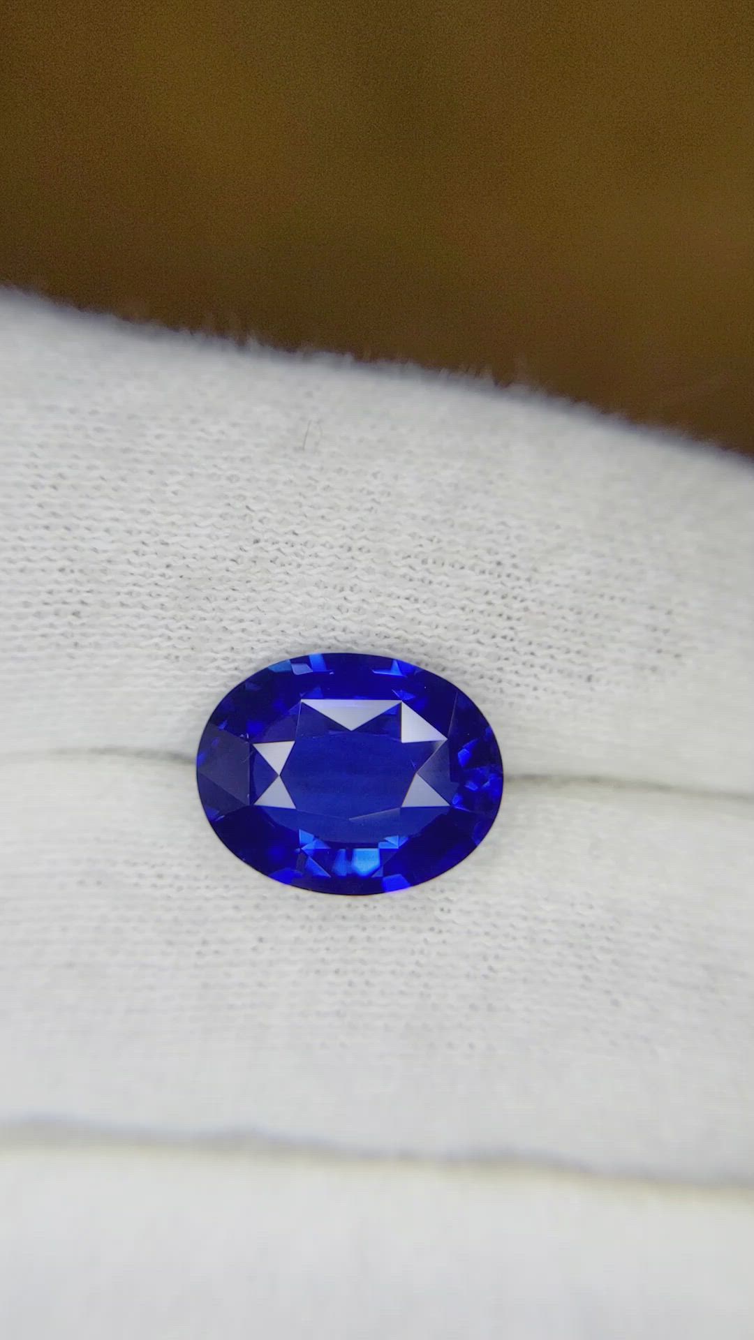 4.99 Ct. Blue Sapphire from Ceylon (Sri Lanka) Size Video